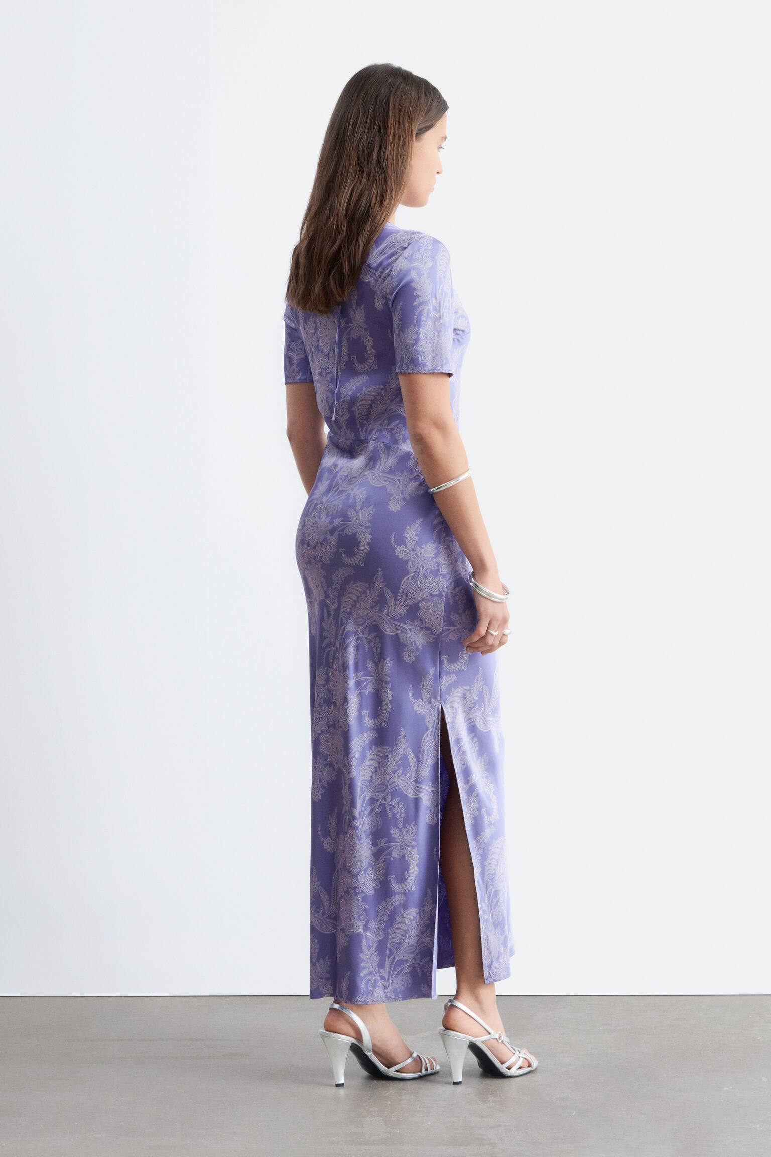 Maxi abito in viscosa con motivo cashmere-Viola/Motivo cashmere - 3