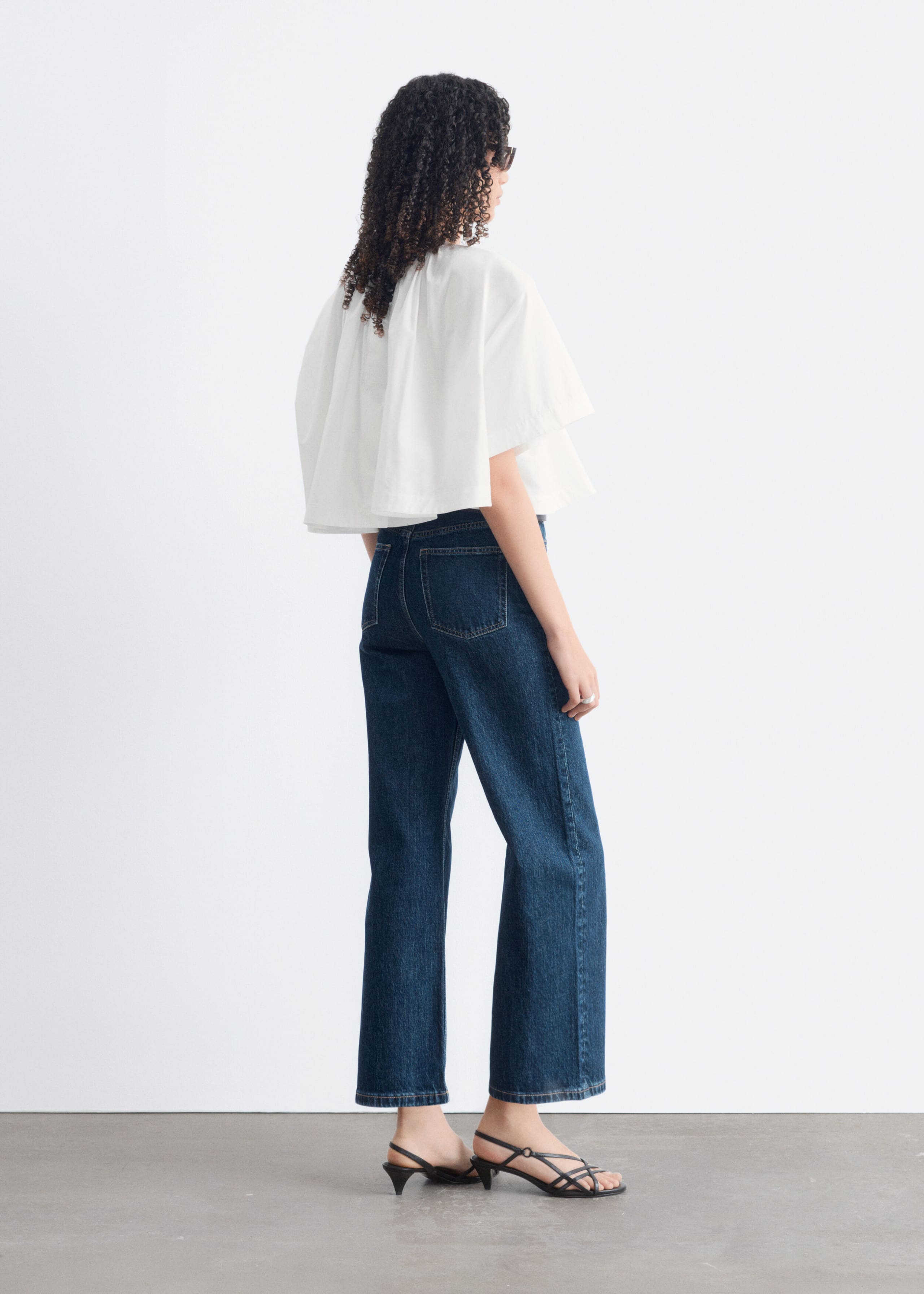 Croppade jeans med vida ben – Mellanblå – stilleben