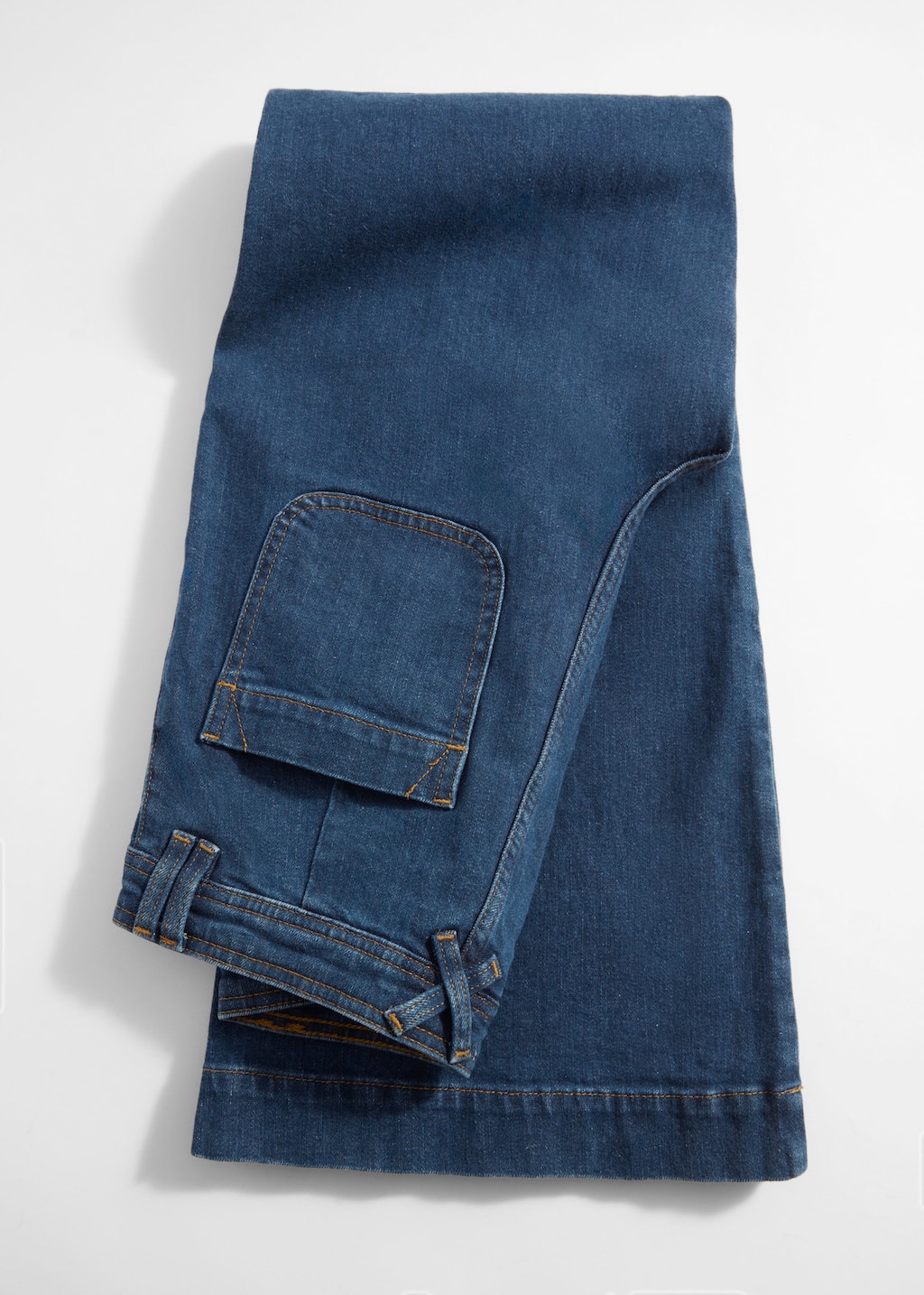 High-Waist Flared Jeans - {{variantName}} - Descriptive Detail