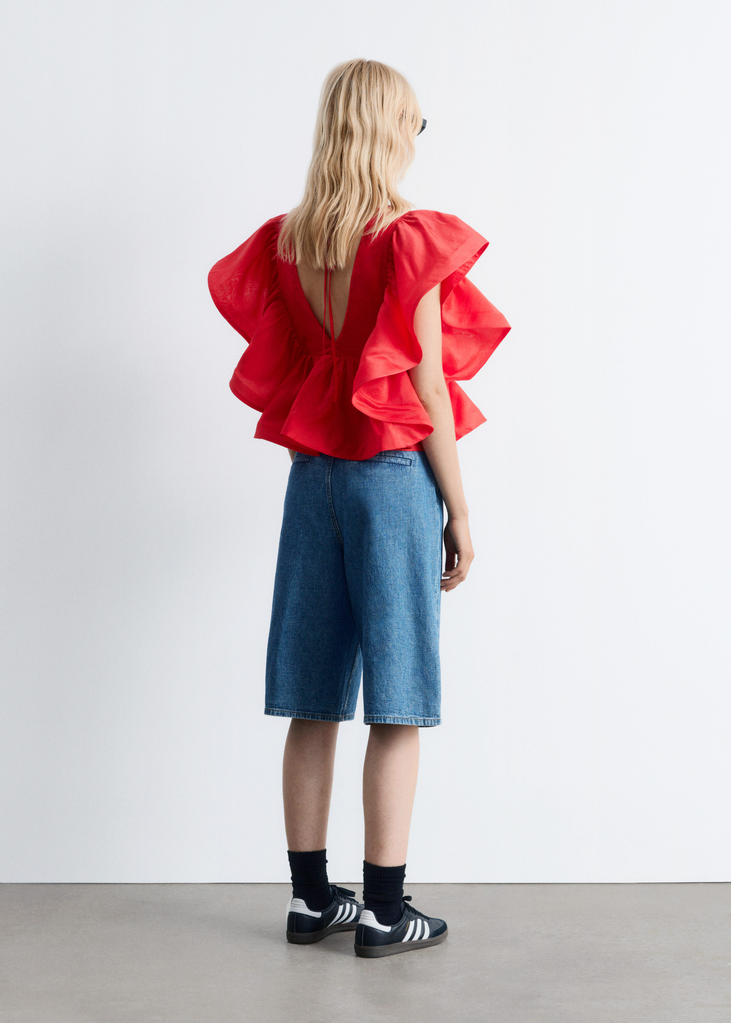 Image of Blouse volantée à col en V