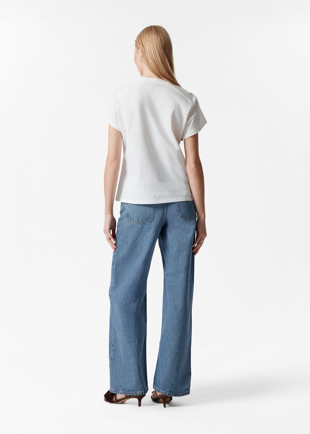 T-shirt med rund halsringning – Svart – lookbook