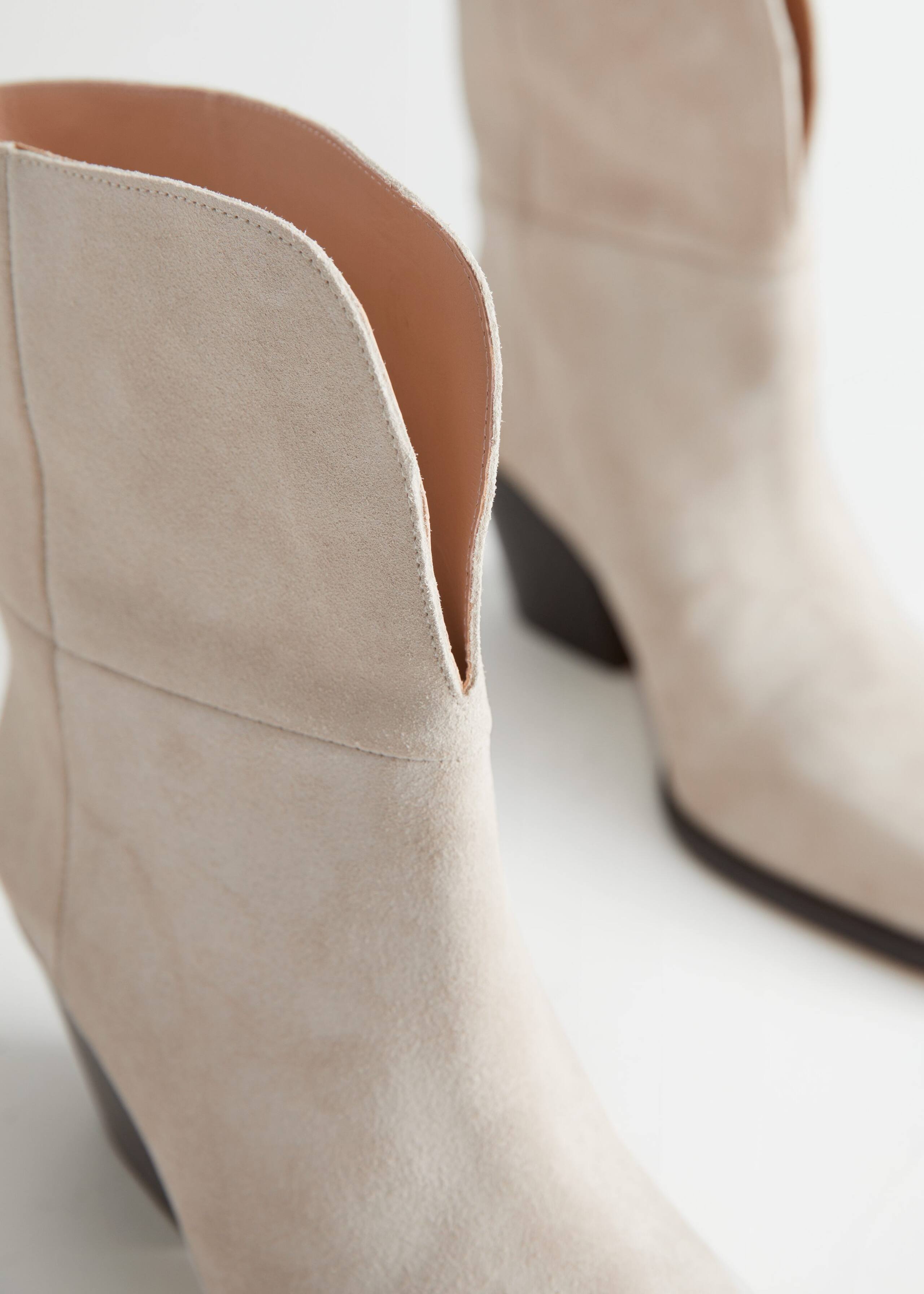 Pointed Suede Block Heel Boots - {{variantName}} - Descriptive Detail