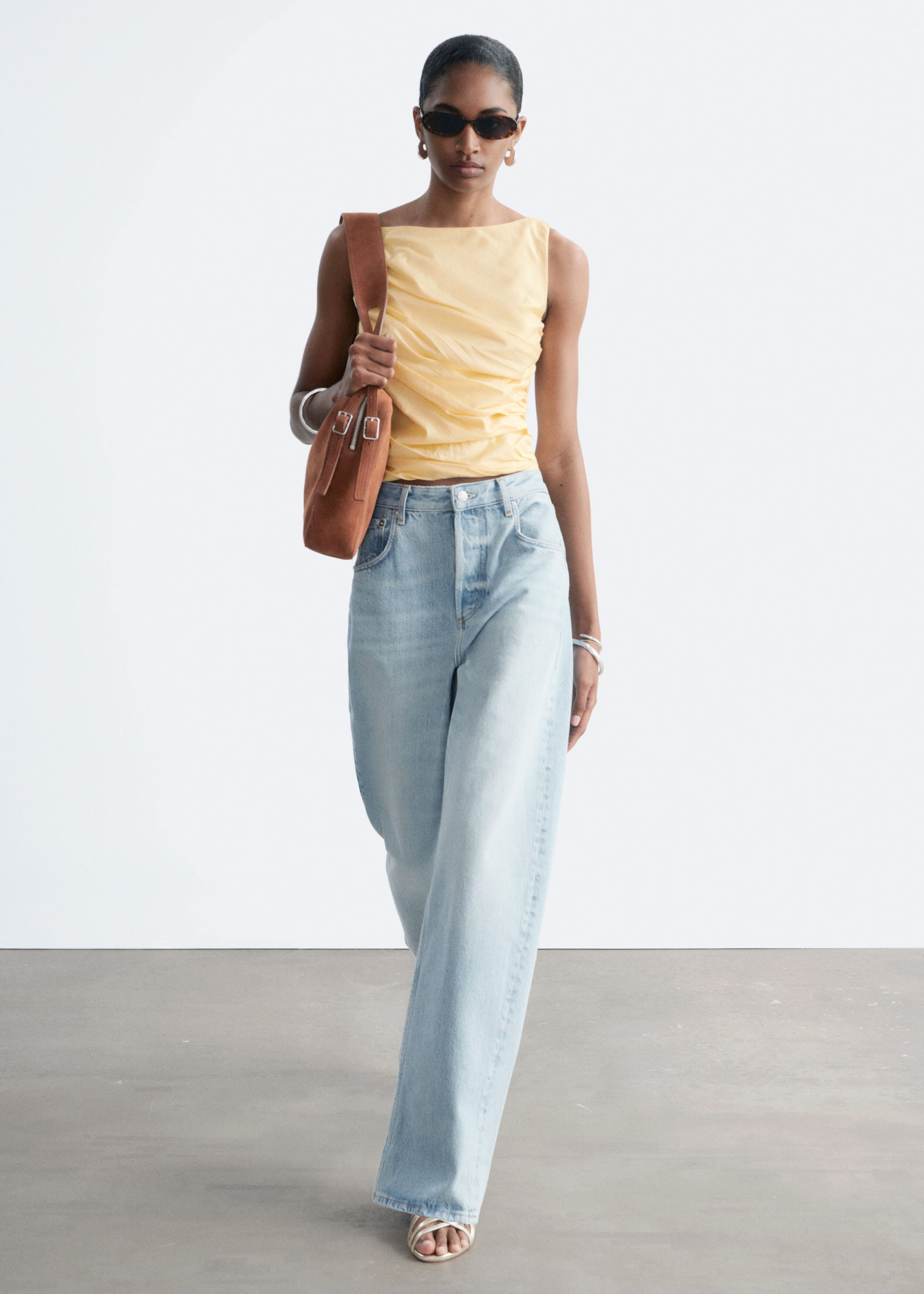 Image of Top in tessuto lavorato con scollo a barchetta