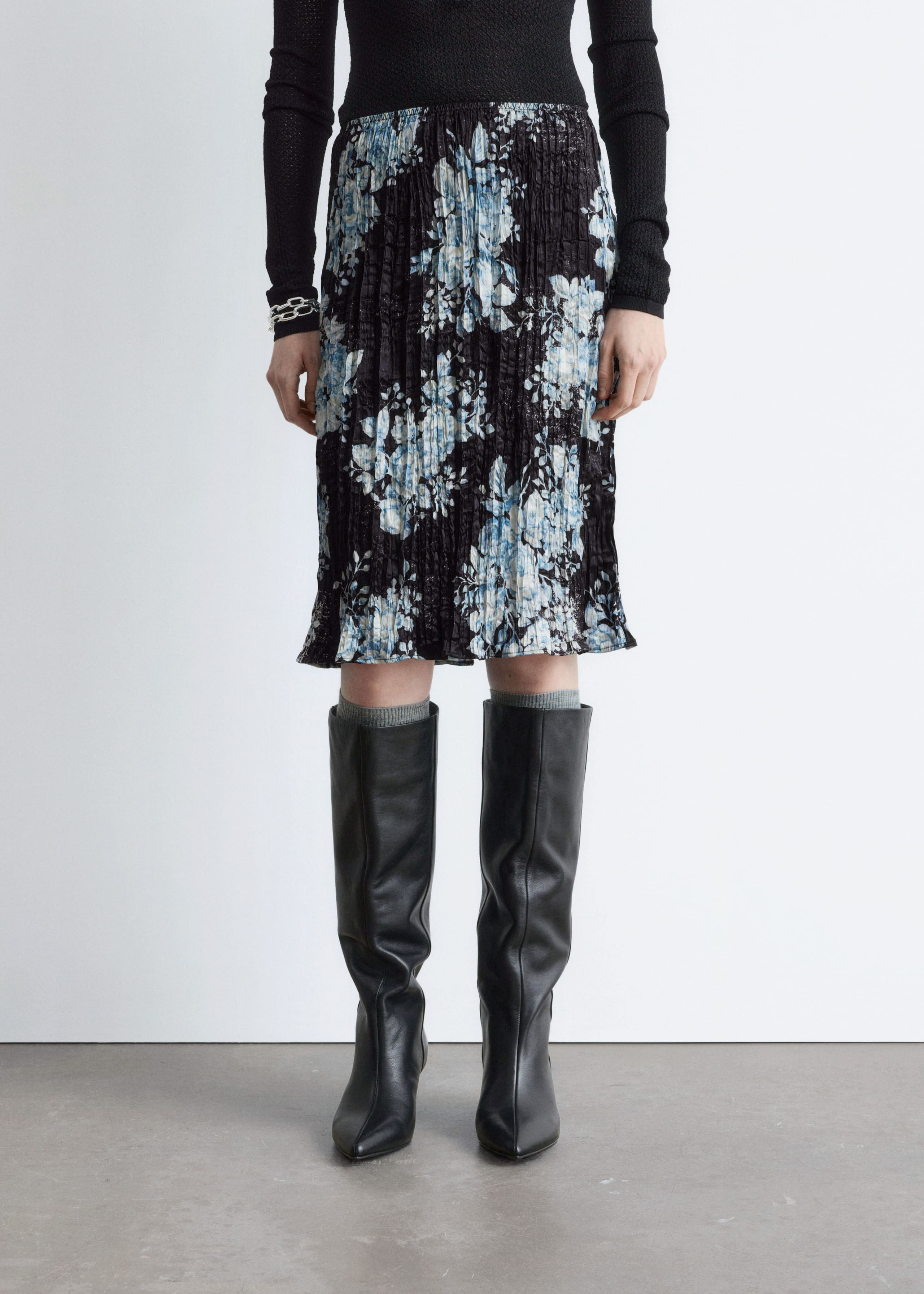 Knee-Length Crêpe Skirt - Black/Floral - Lookbook