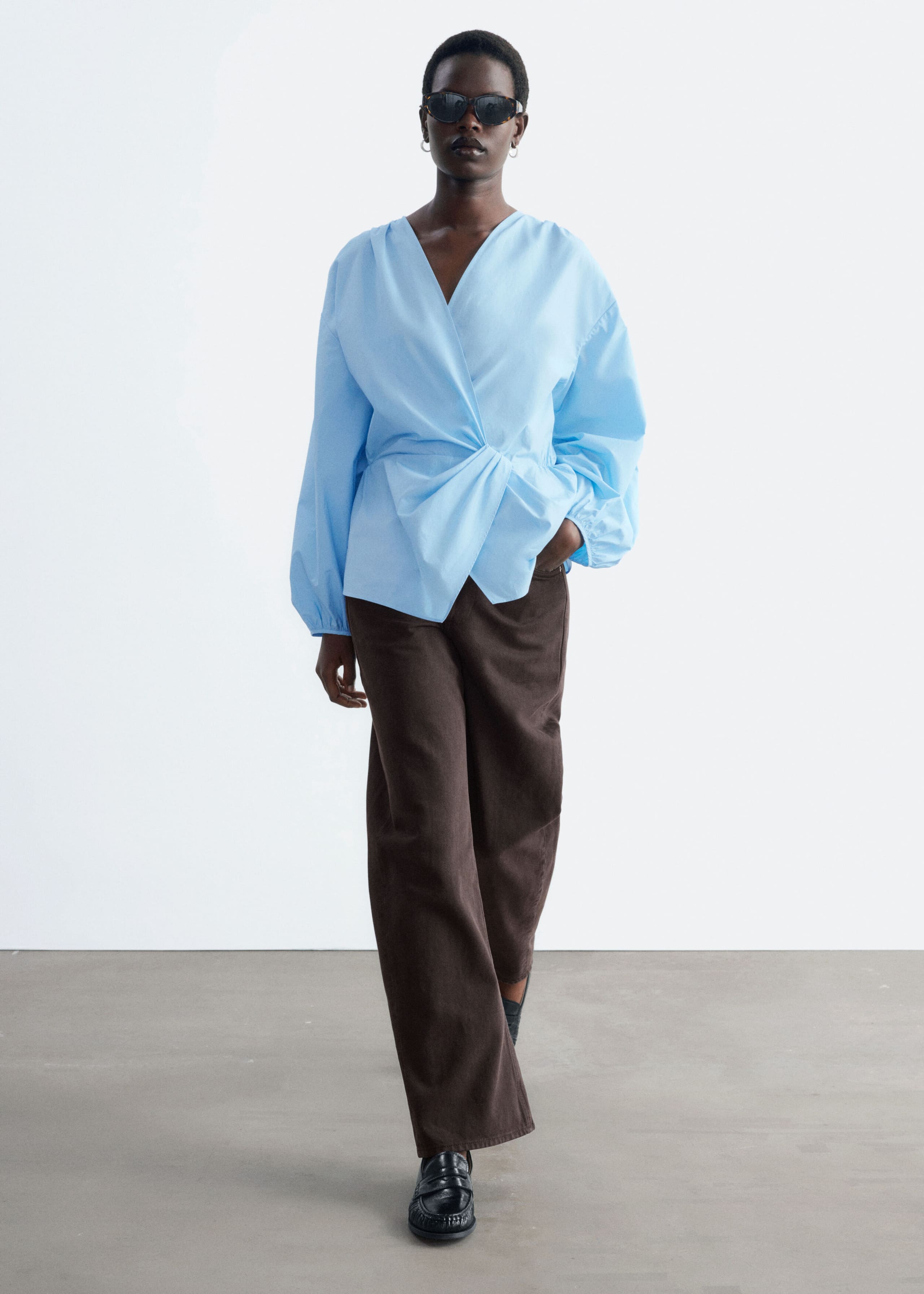 Katoenen blouse met overslag - Wit - Lookbook