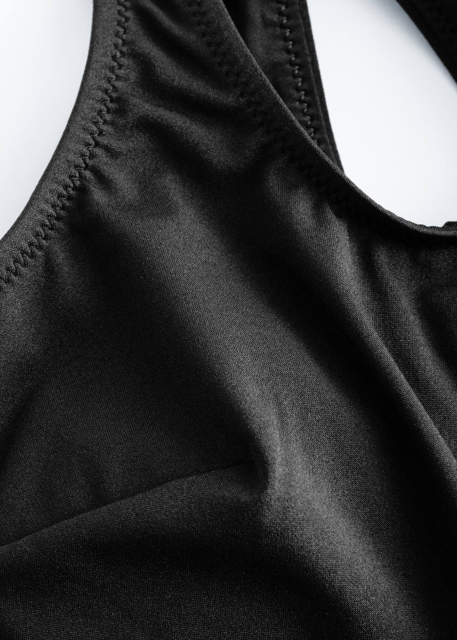 Бански с едно рамо и изрязани детайли - Черен - 4