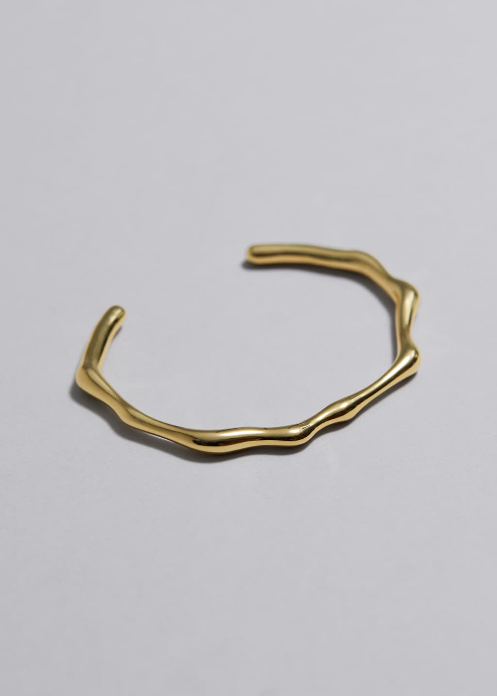 Brazalete abierto ondulado