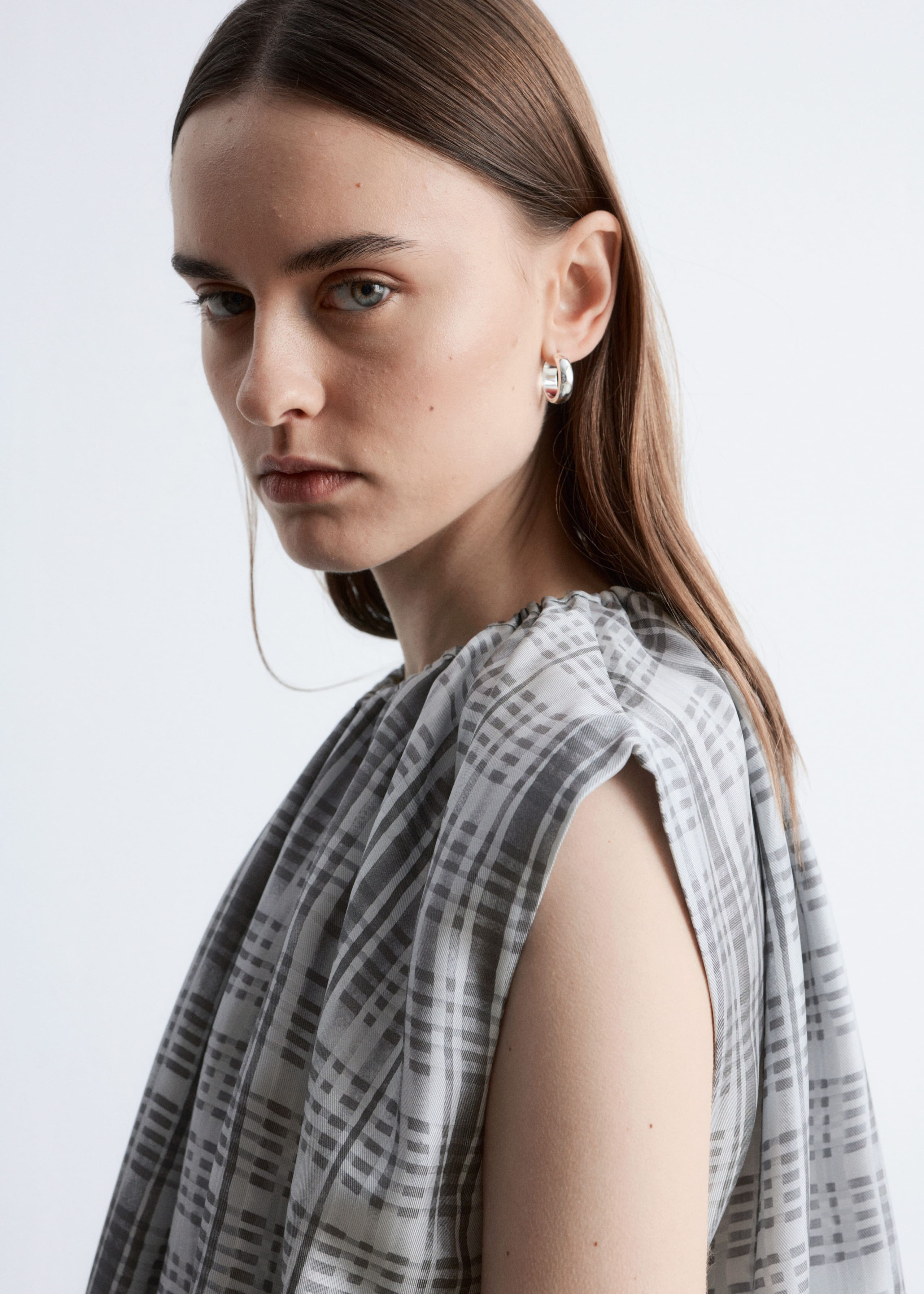 Image of Top de seda con cordón de ajuste