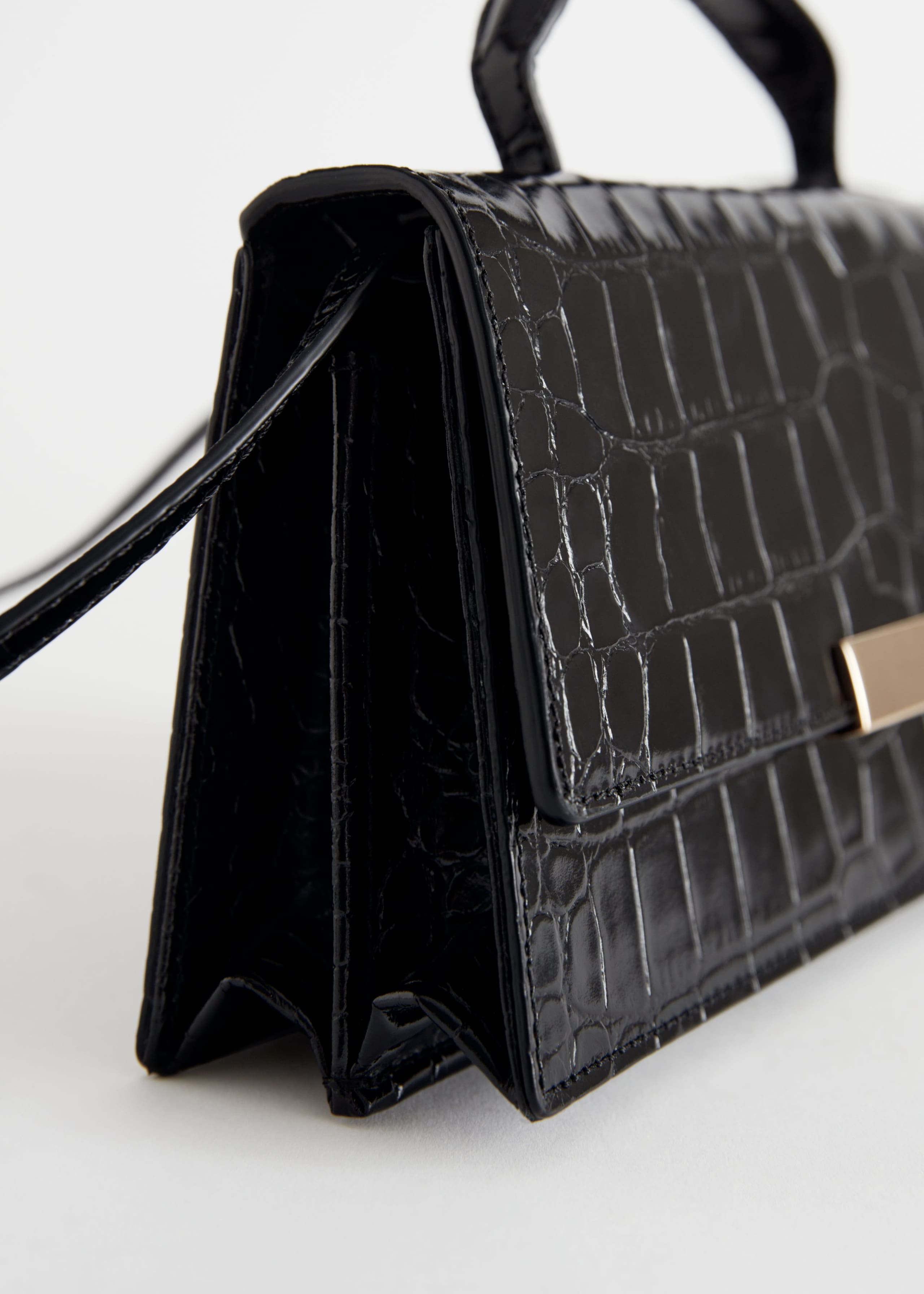 LeatherCrossbodyBag - {{variantName}} - Descrizione dettagliata