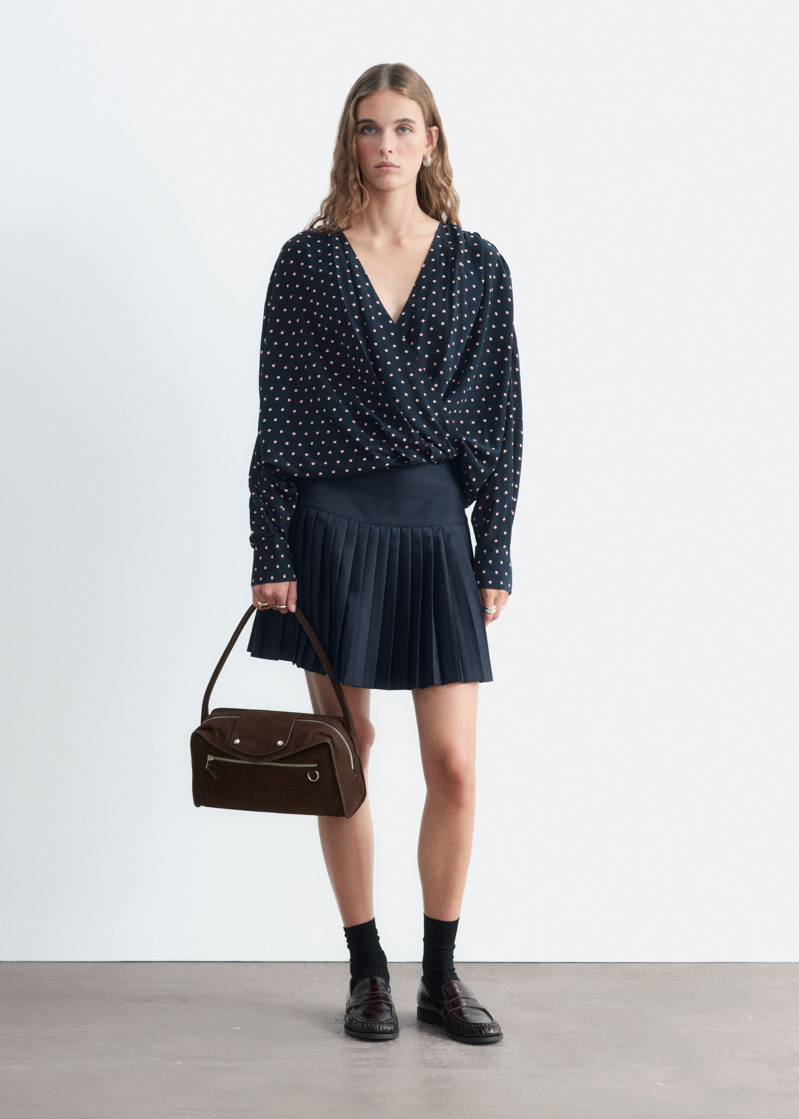Blouse croisée devant - Bleu foncé/À pois - Lookbook