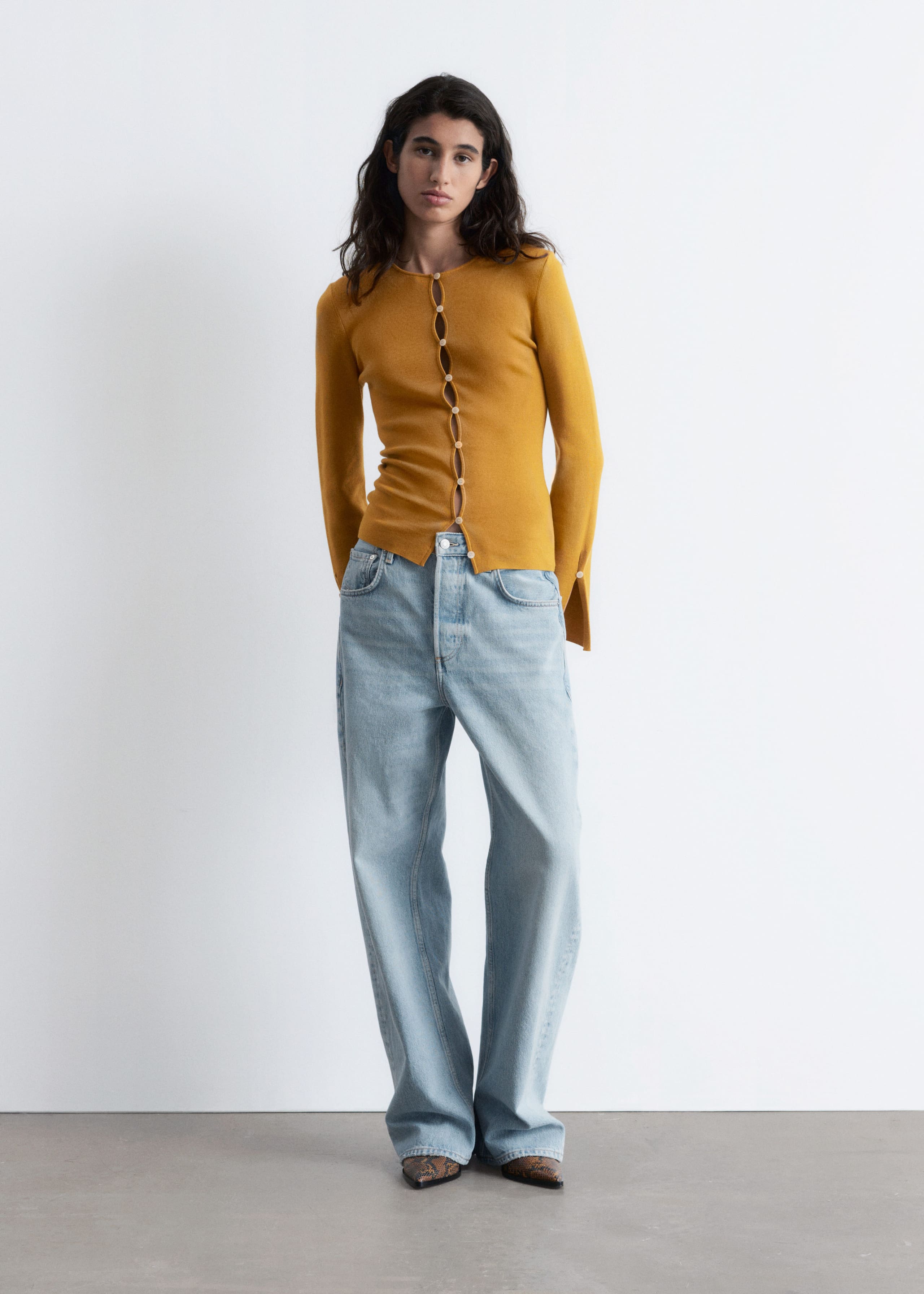 Image of Eng anliegende Strickjacke aus Wolle