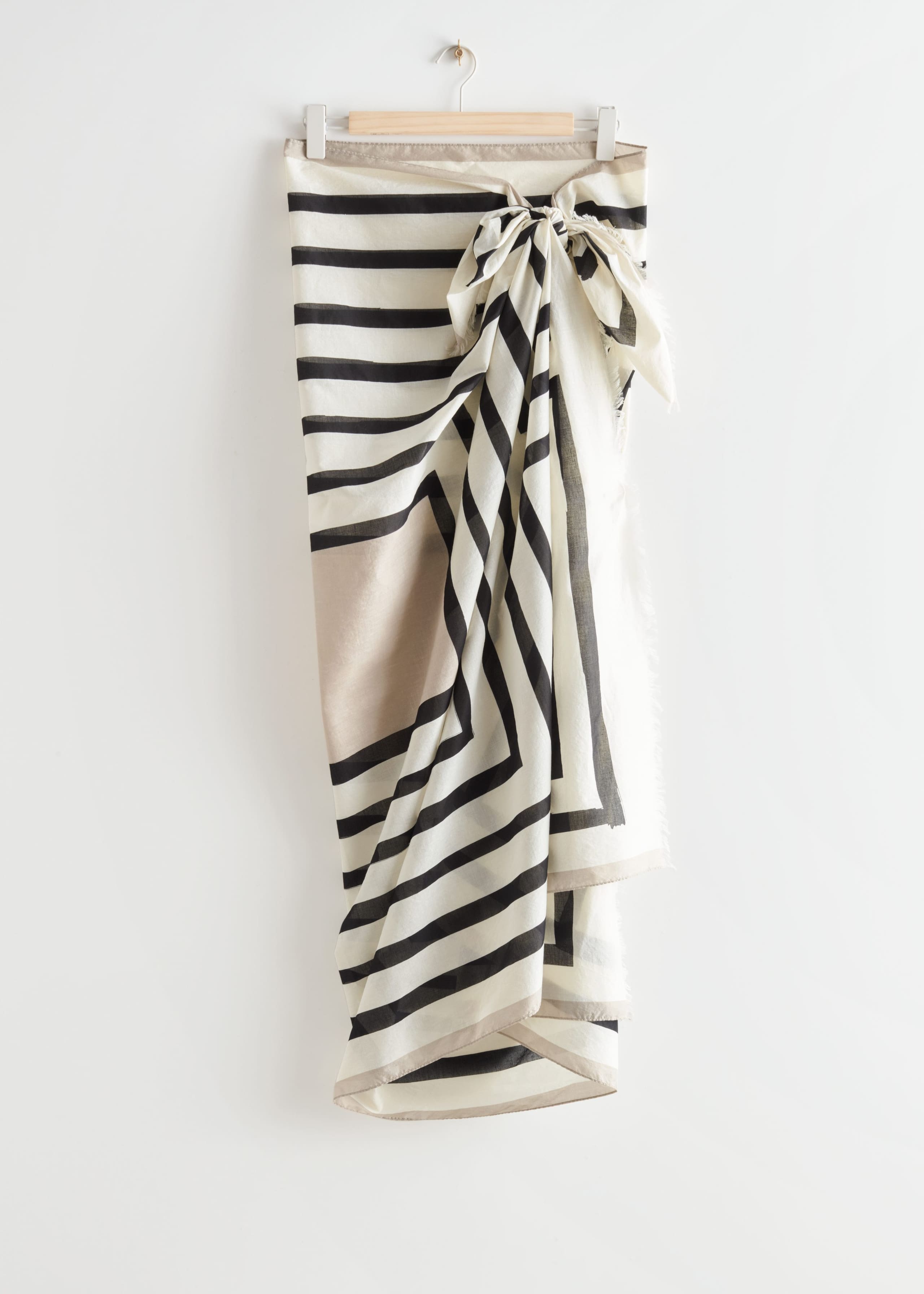 Printed Cotton Sarong - Black/White/Beige - Still Life