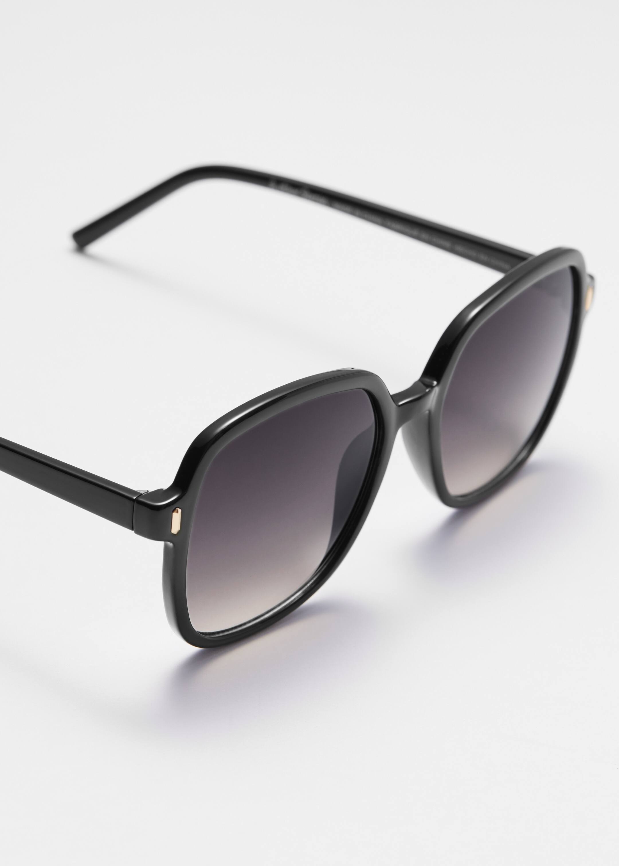 Visa större bild: Oversized solglasögon med smala bågar - Svart - DAM | H&M SE 2