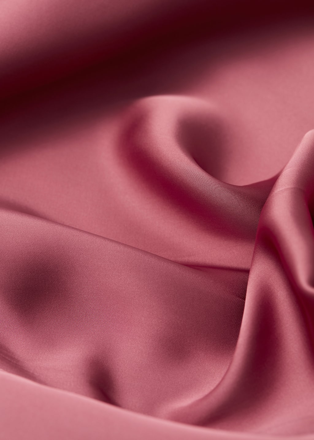 Robe combinaison midi en satin - {{variantName}} - Descriptive Detail