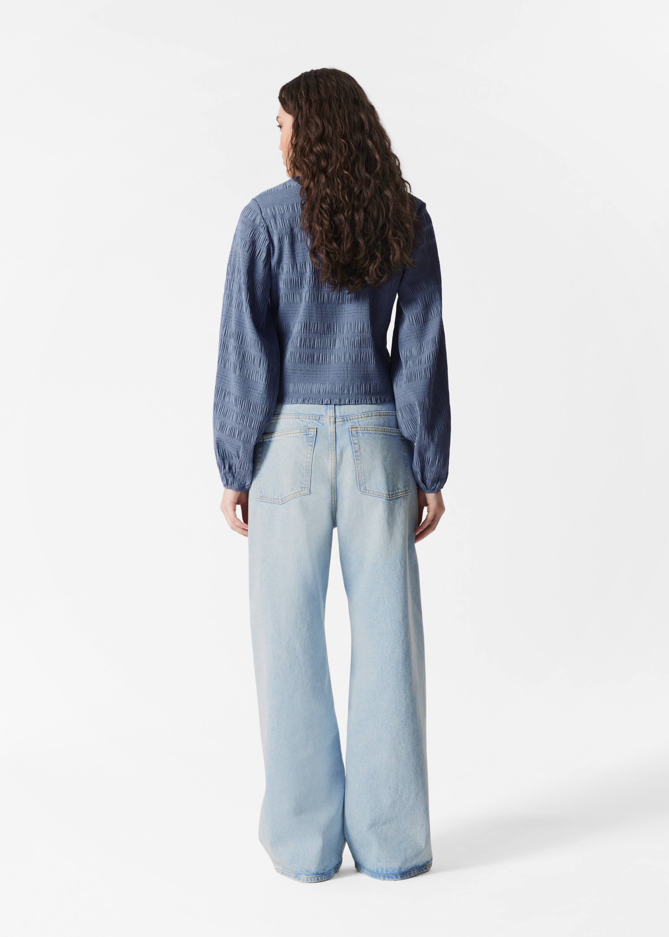Grösseres Bild ansehen: Gesmoktes Oberteil mit Ballonärmeln - Taubenblau - DAMEN | H&M CH 4