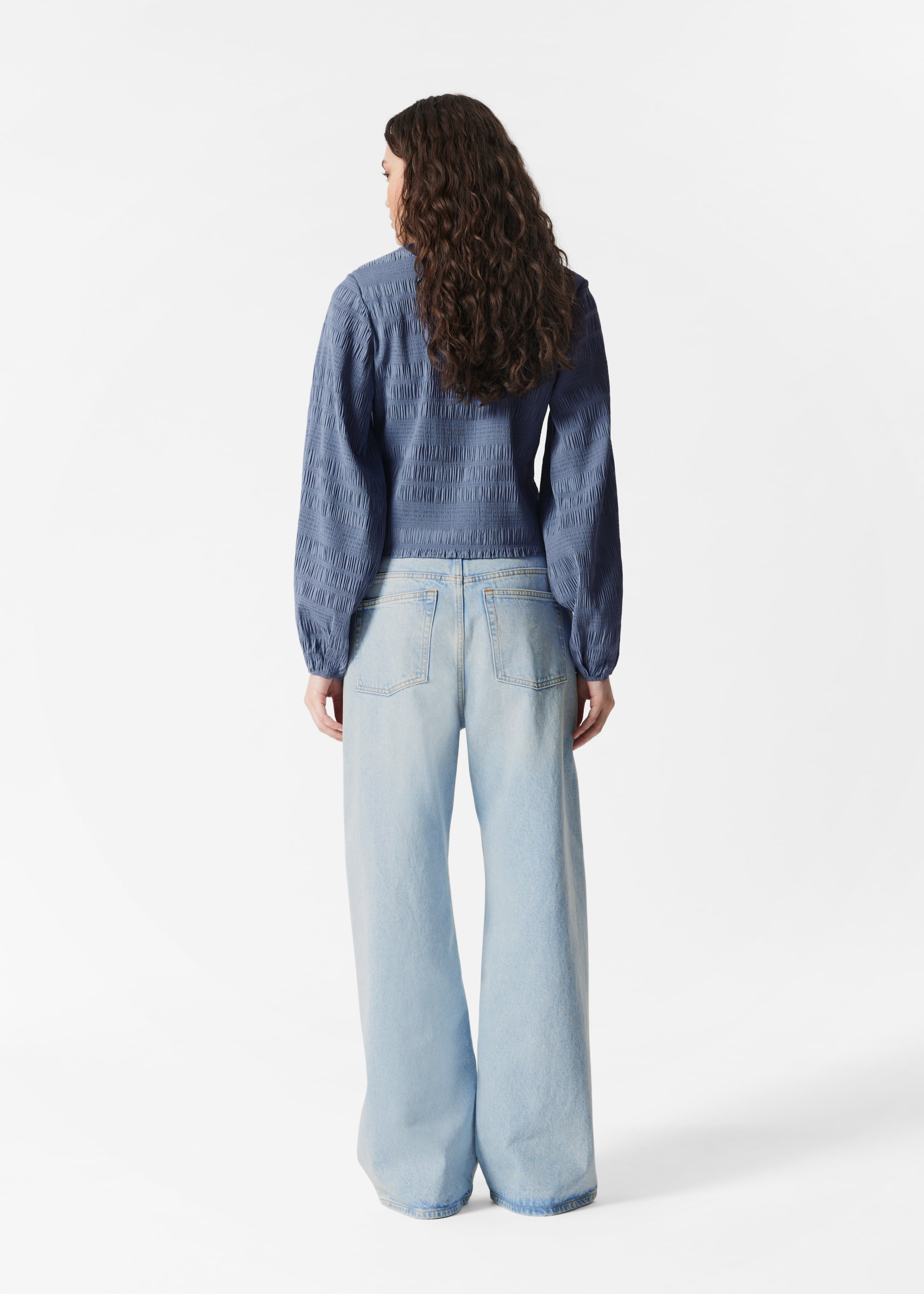 Größeres Bild ansehen: Gesmoktes Oberteil mit Ballonärmeln - Taubenblau - Ladies | H&M DE 4