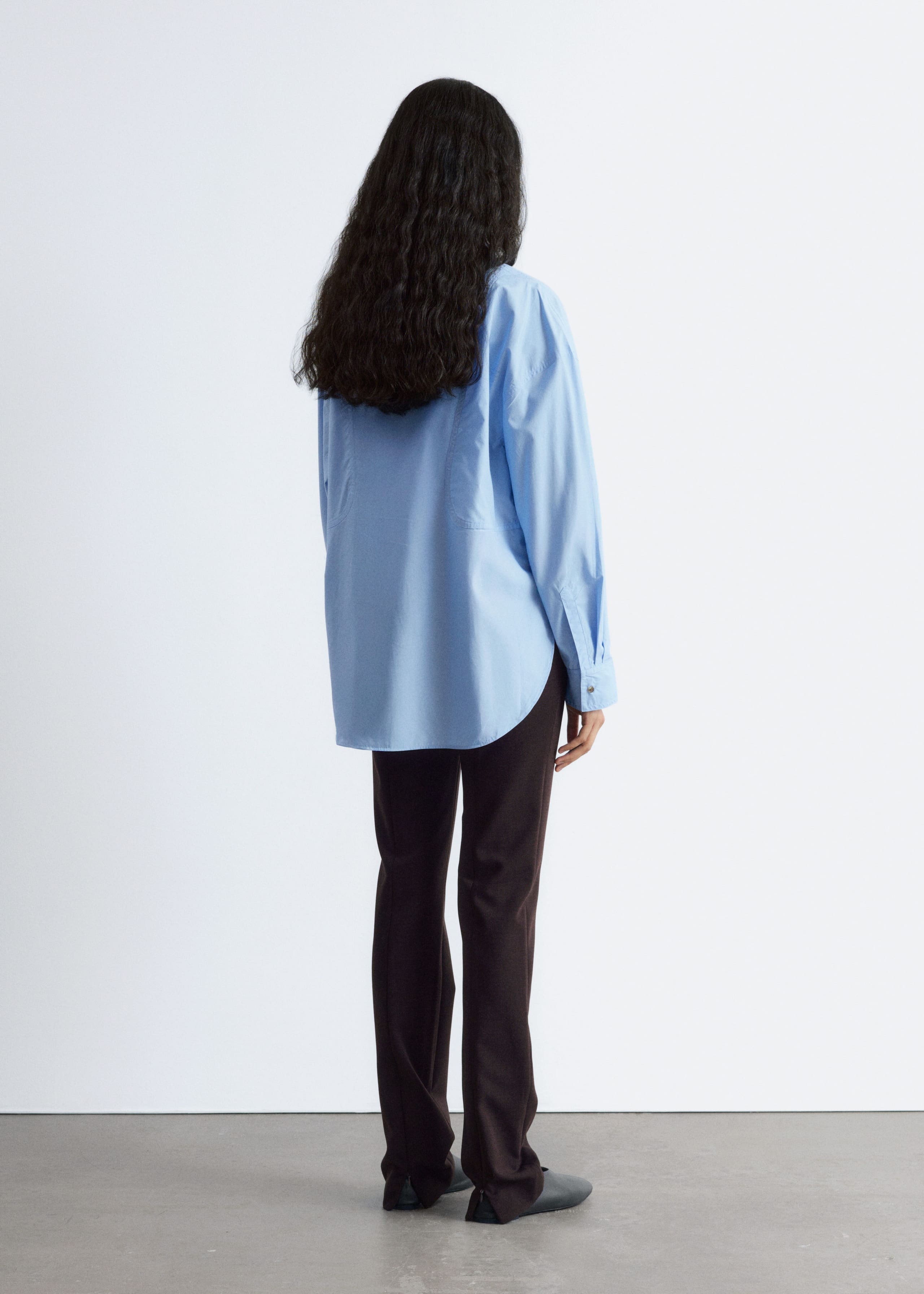 Image of Camisa de algodón larga con cuello alzado