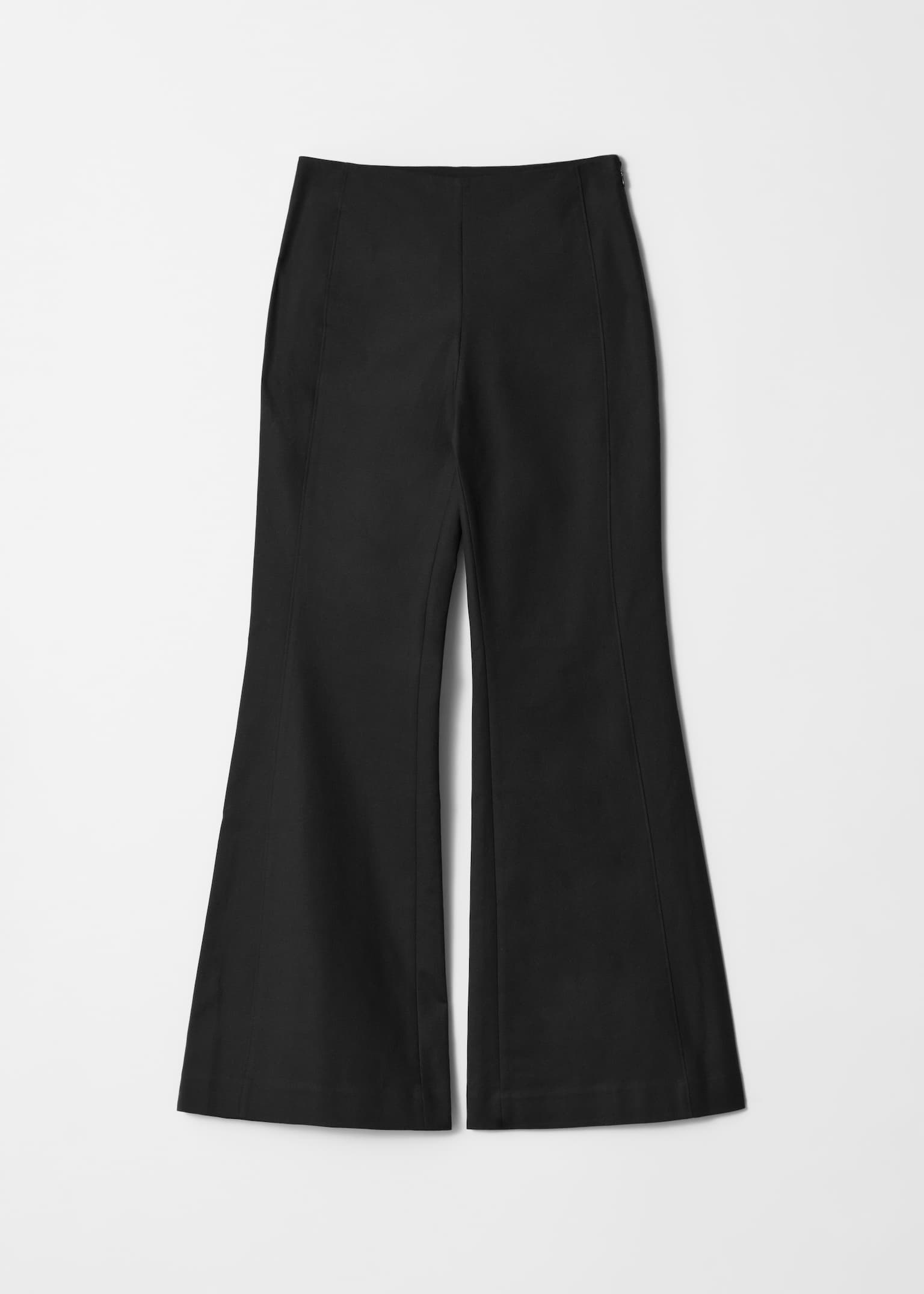 Hose mit schmaler, ausgestellter Passform - Schwarz