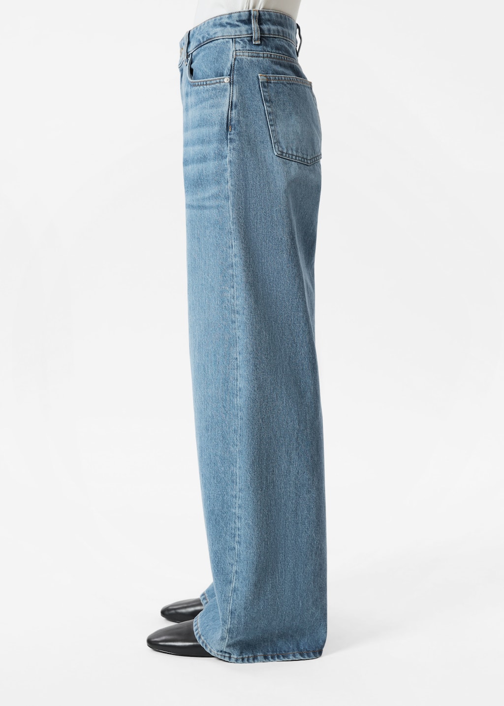 Długie szerokie jeansy – Niebieski – Lookbook