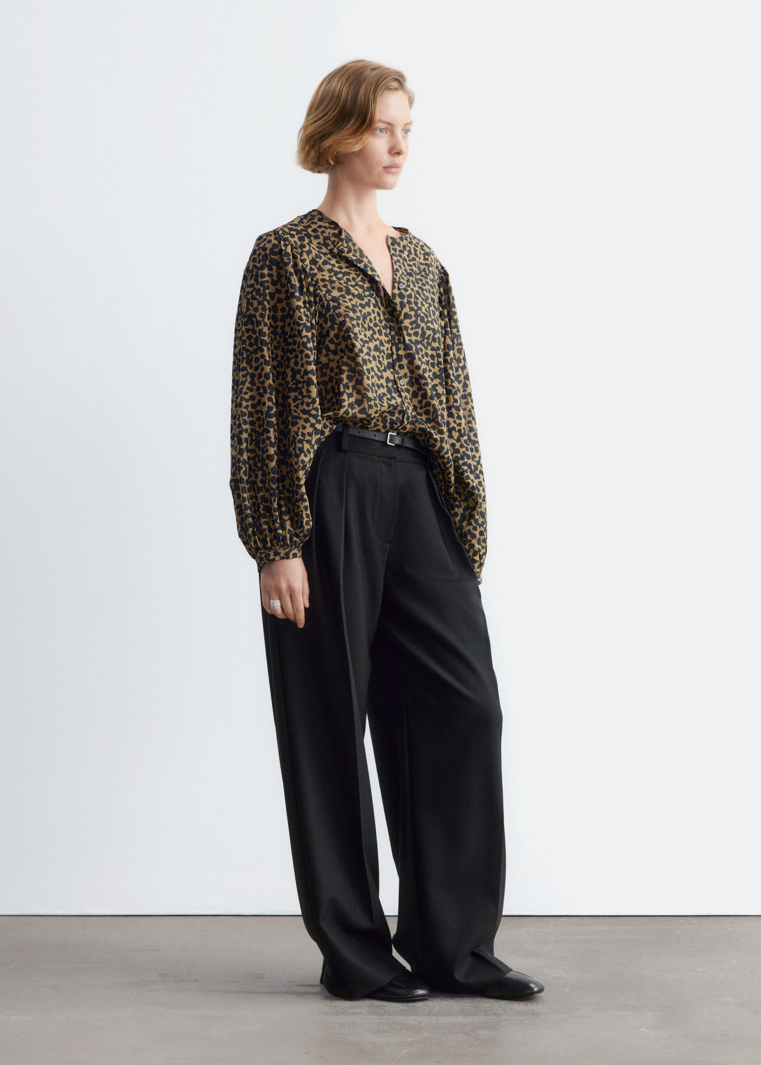 Blusa in cotone con arricciature - Oliva/Motivo stampato - Lookbook