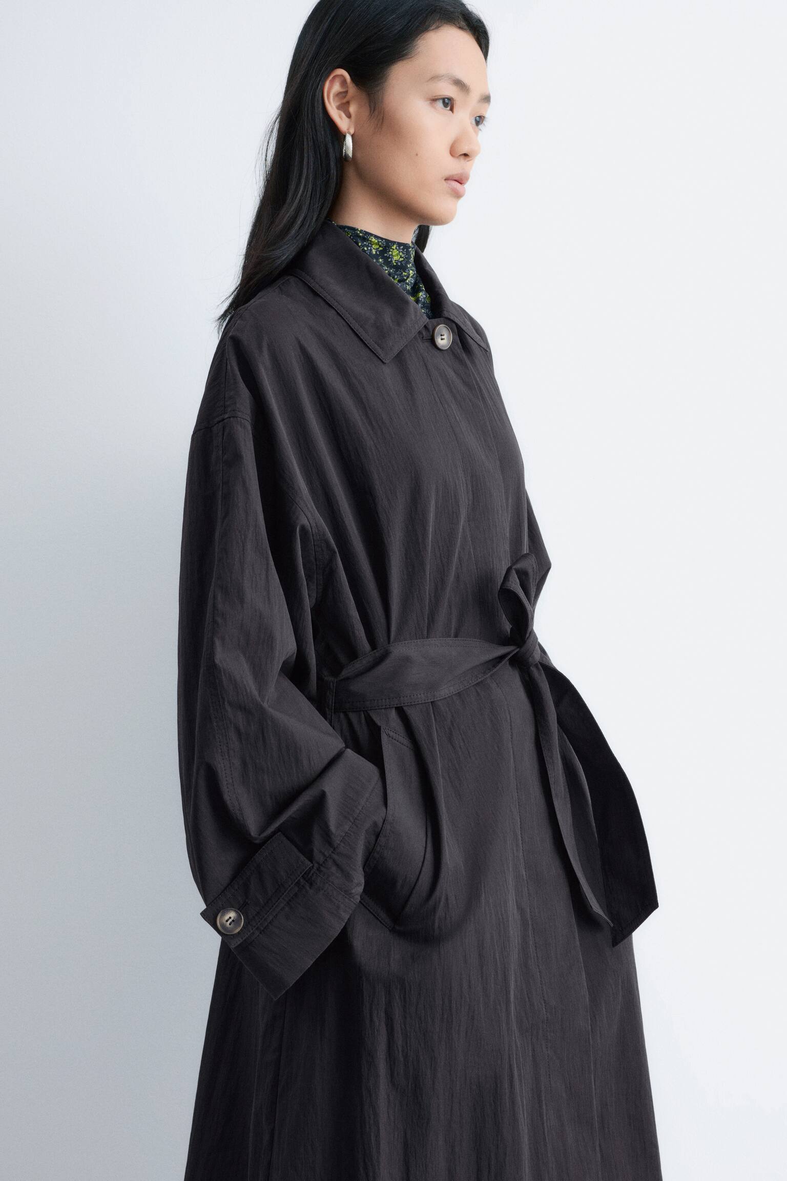 Płaszcz samochodowy z paskiem - Czarny/Jasnobeżowy - 6