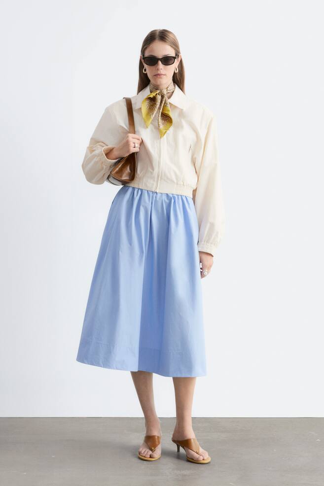 Kurze Jacke mit Reißverschluss - Hellbeige - 1