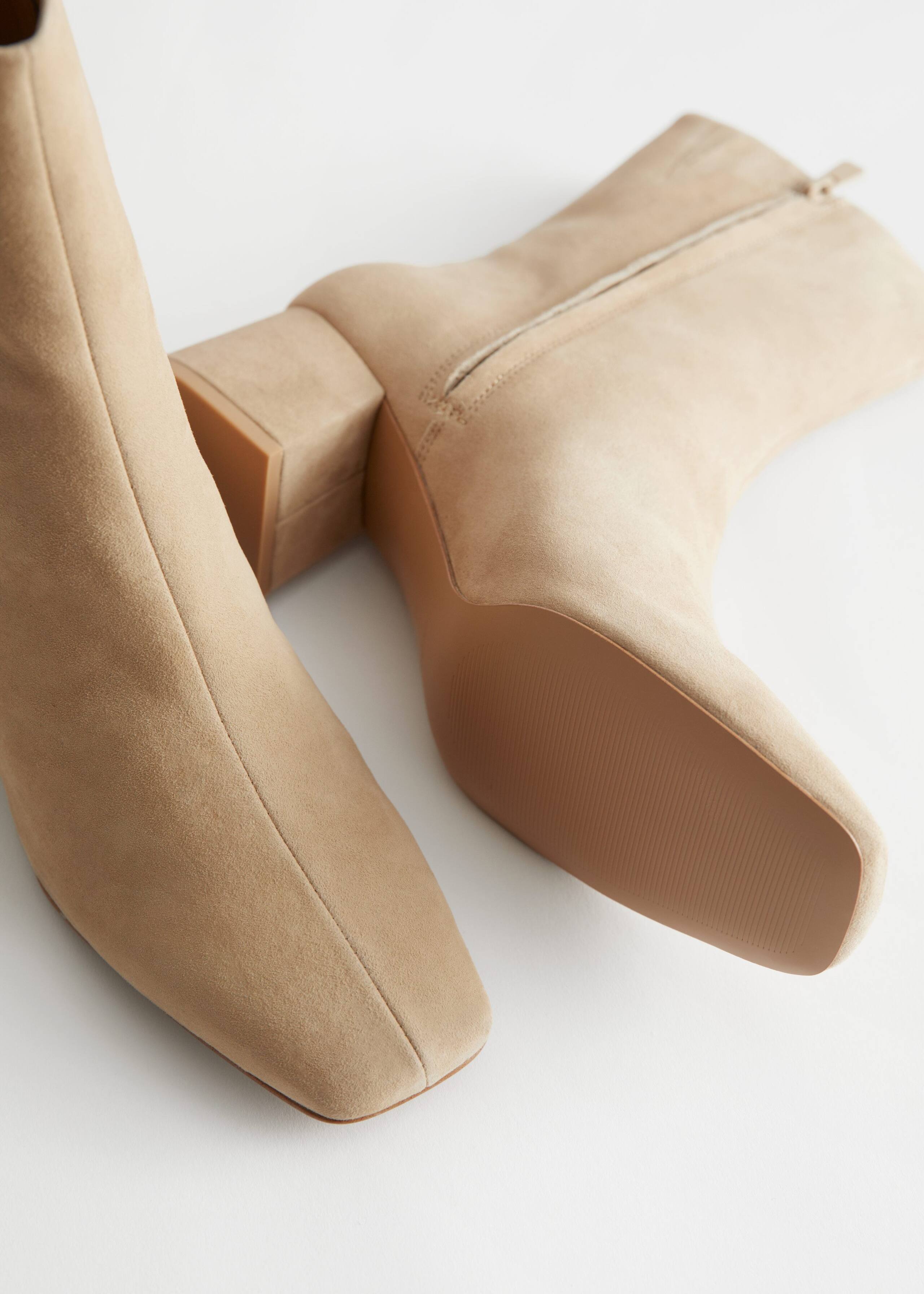Block Heel Leather Boots - {{variantName}} - Descrizione dettagliata
