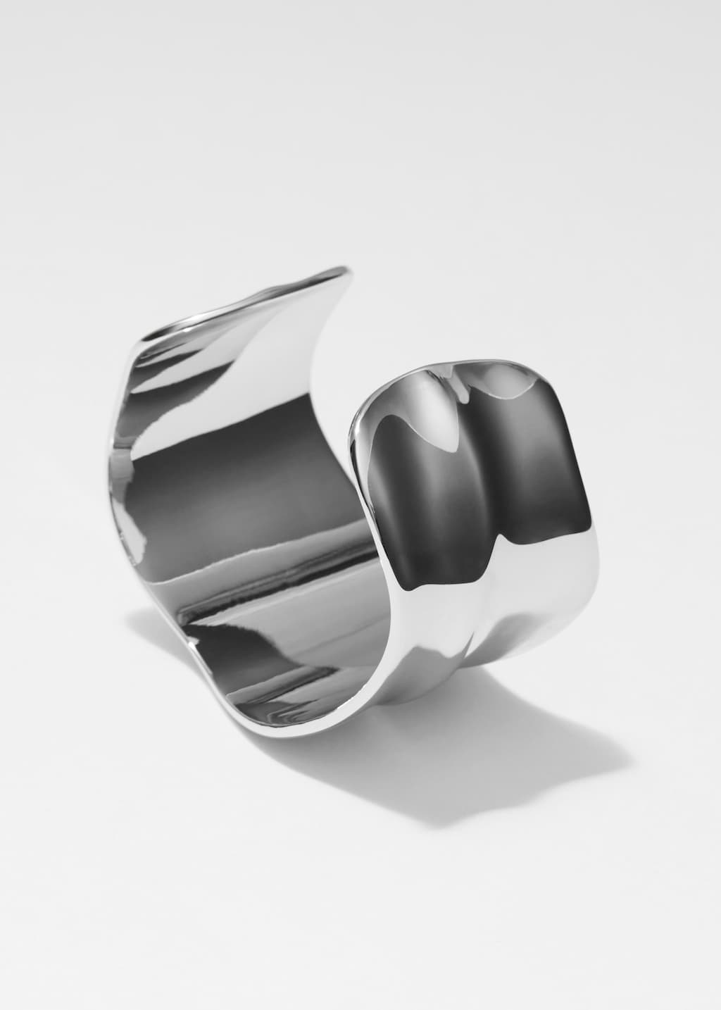 Image of Bracciale rigido ondulato