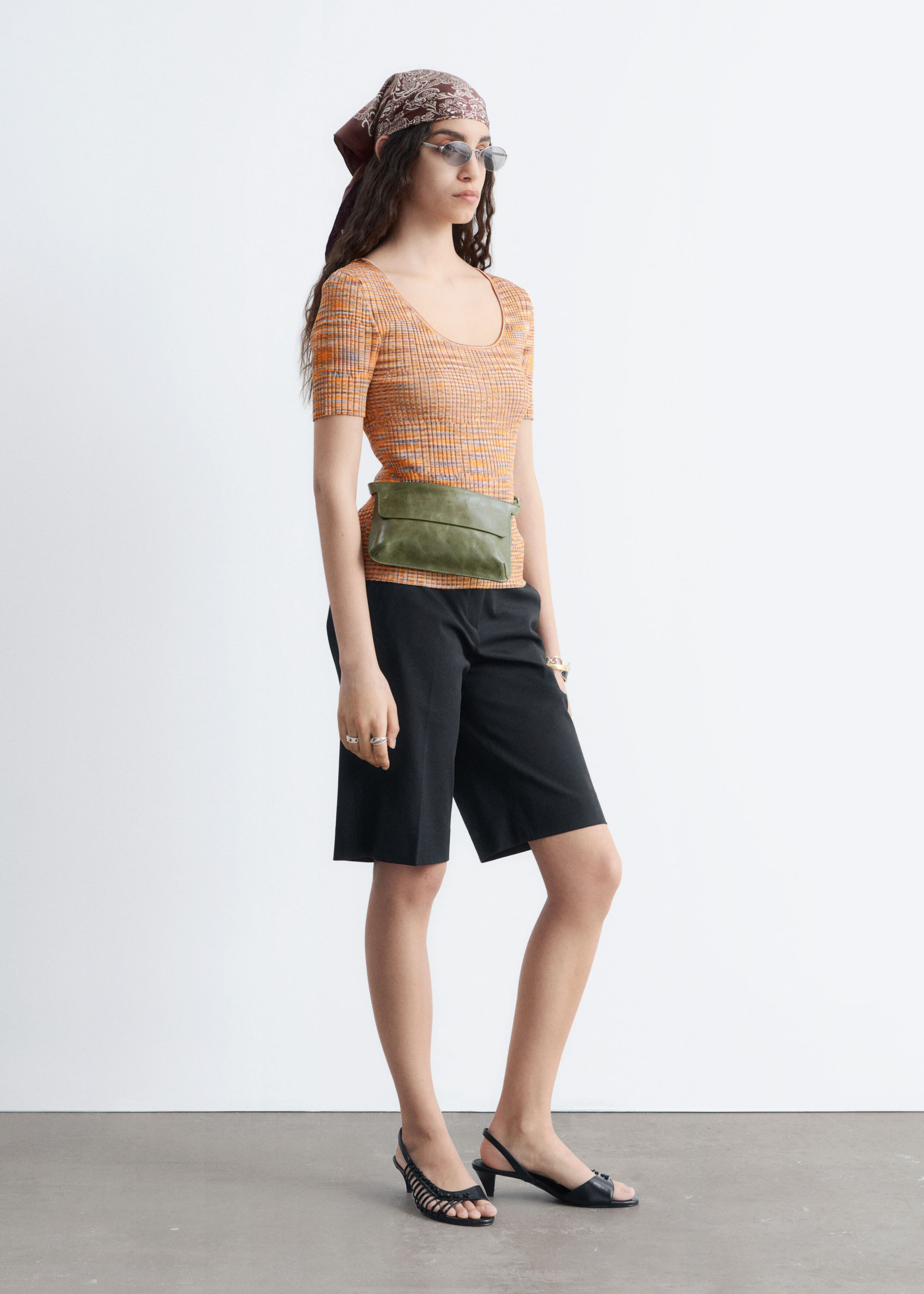 Image of Geripptes Oberteil mit tiefem Ausschnitt