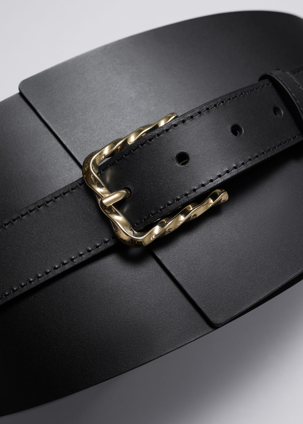 Wide Leather Waist Belt - {{variantName}} - Descriptive Detail