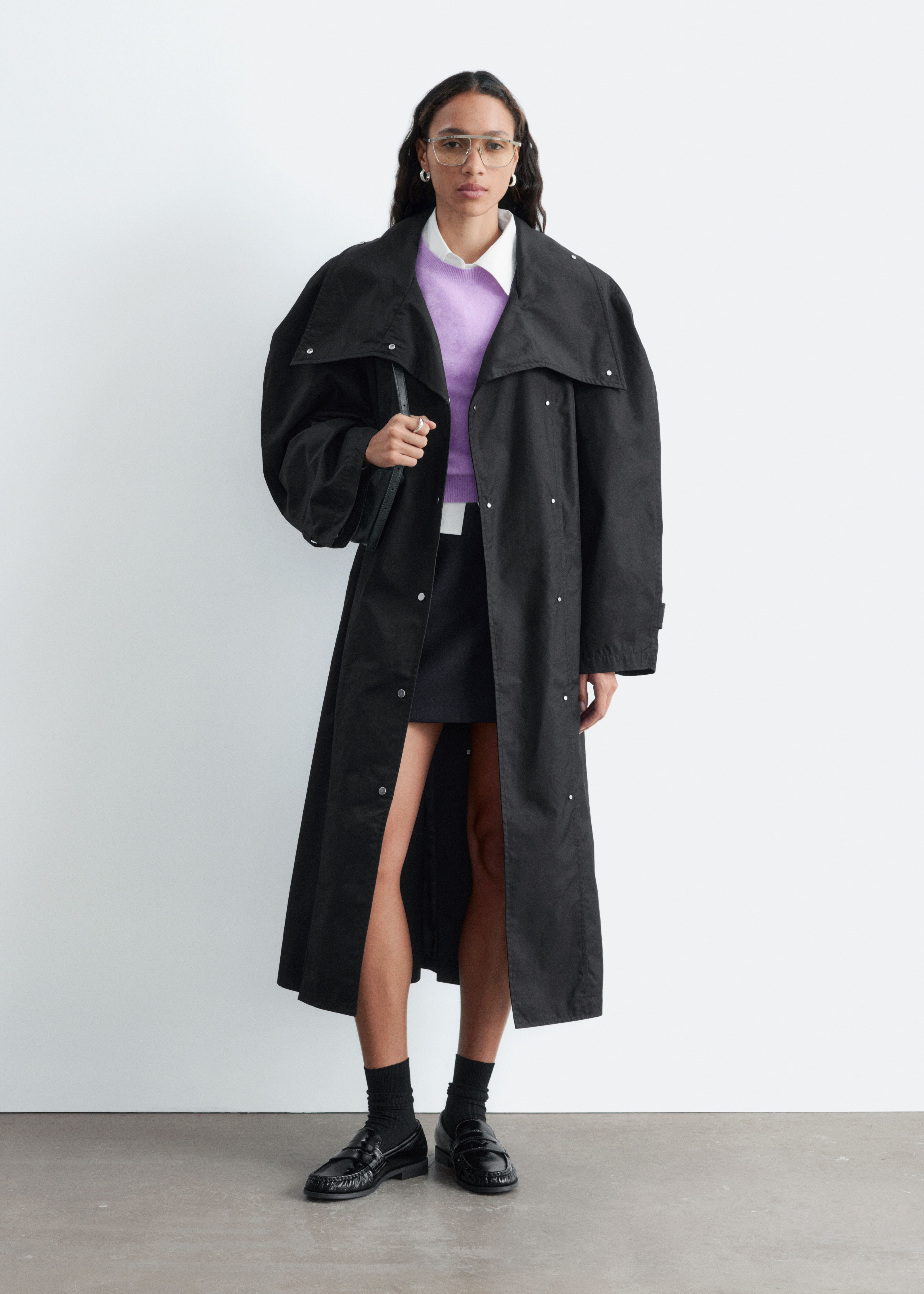 Cappotto con cintura e spalle strutturate - Nero