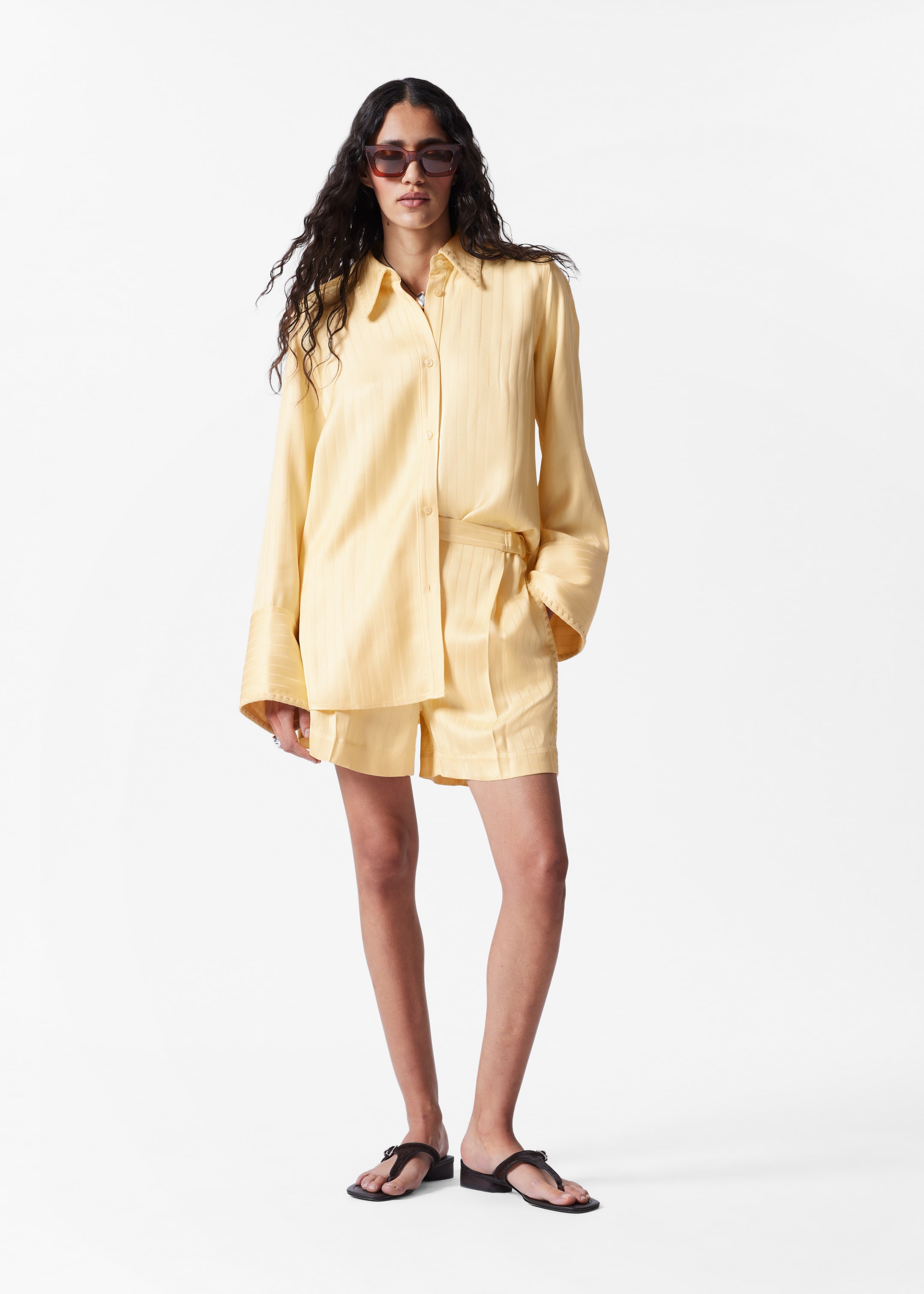 Visualizza immagine più grande: Shorts jacquard con pieghe pressate - Giallo chiaro - DONNA | H&M IT 1
