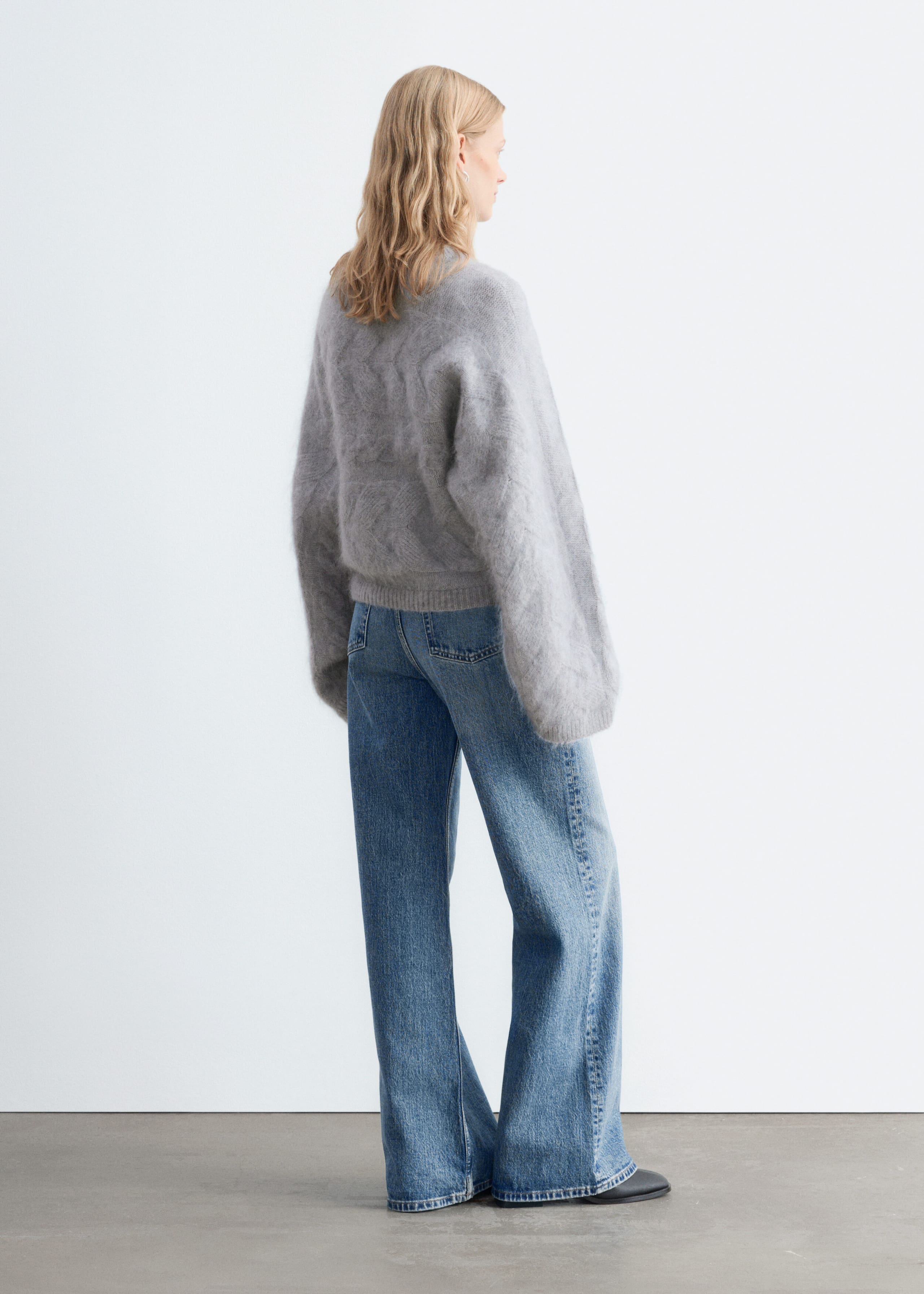 Kabelstickad tröja i mohairblandning – Grå – lookbook