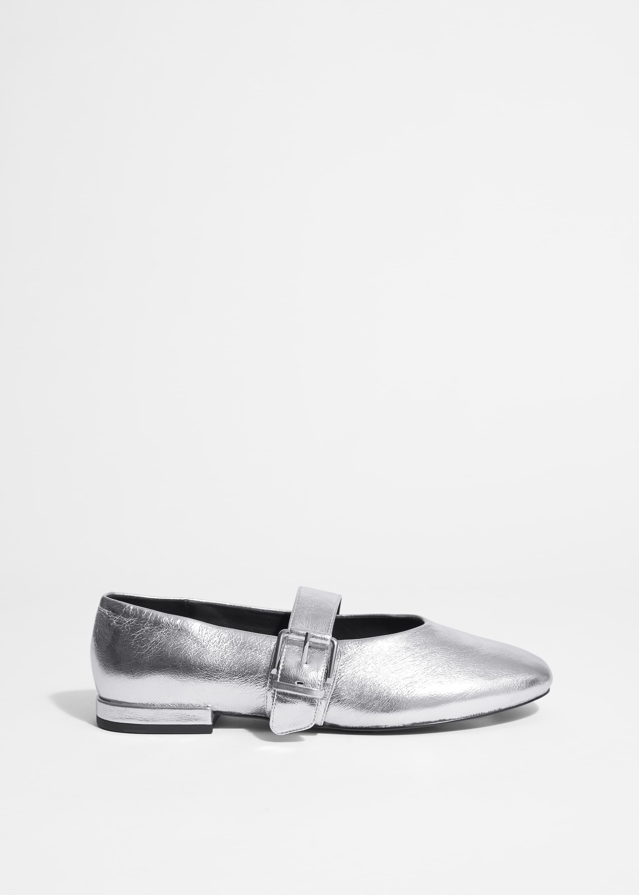 Visa större bild: Ballerinaskor i läder med spänne - Silver - DAM | H&M SE 1