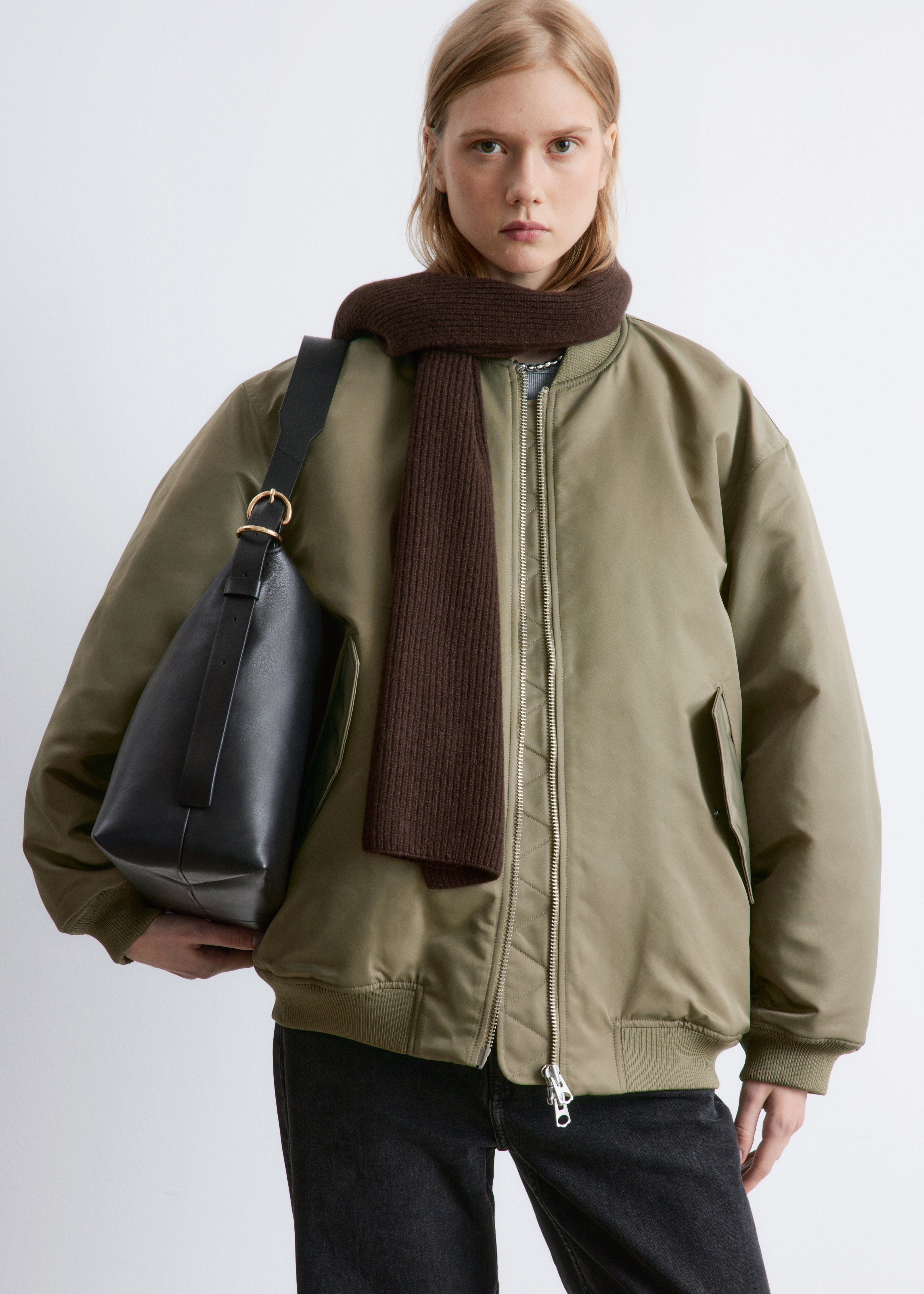 Geantă mare de umăr din piele - Black/Bej din piele întoarsă