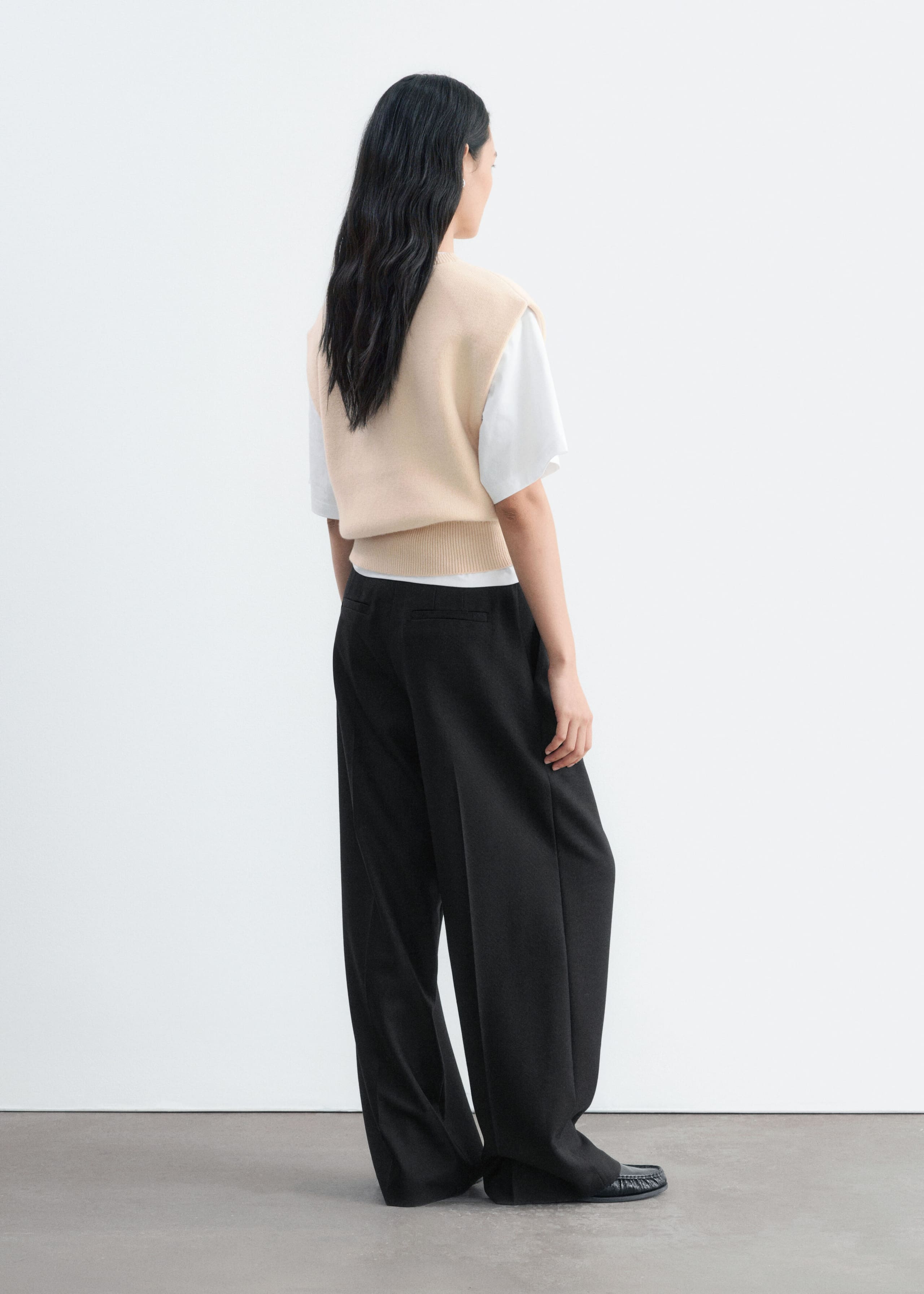 Débardeur à col en V en laine et en coton - Beige - Lookbook
