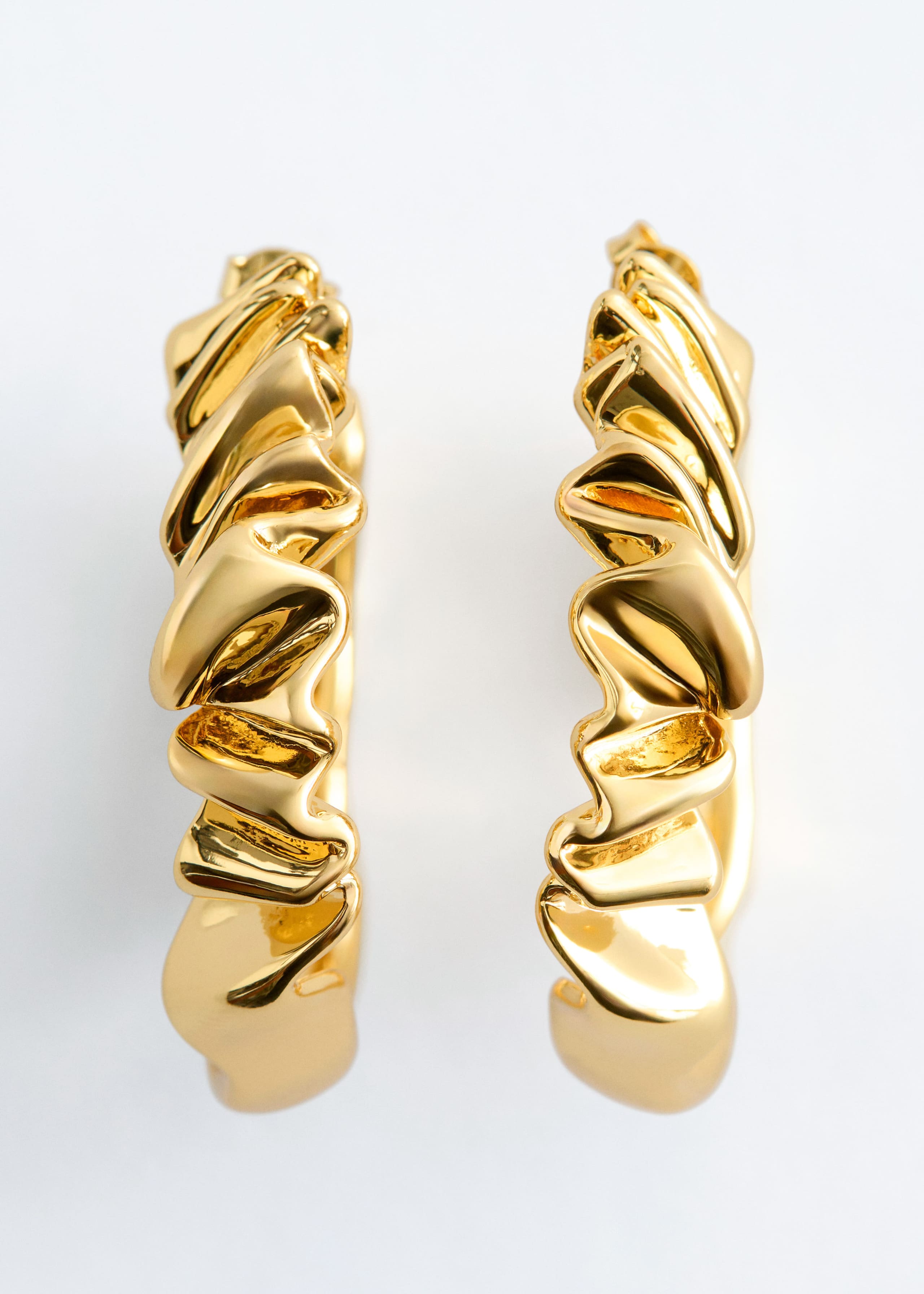 Creolen in Kräuseloptik - Gold - Stillleben