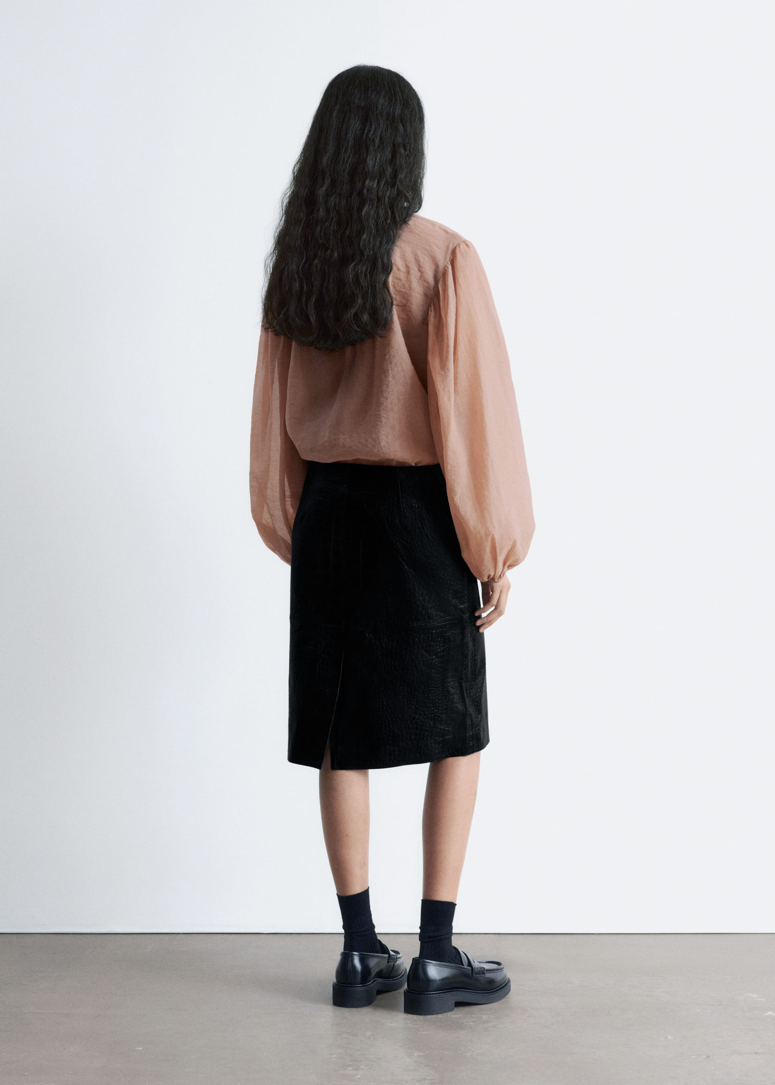 Image of Blusa con mangas abullonadas y detalle de lazo