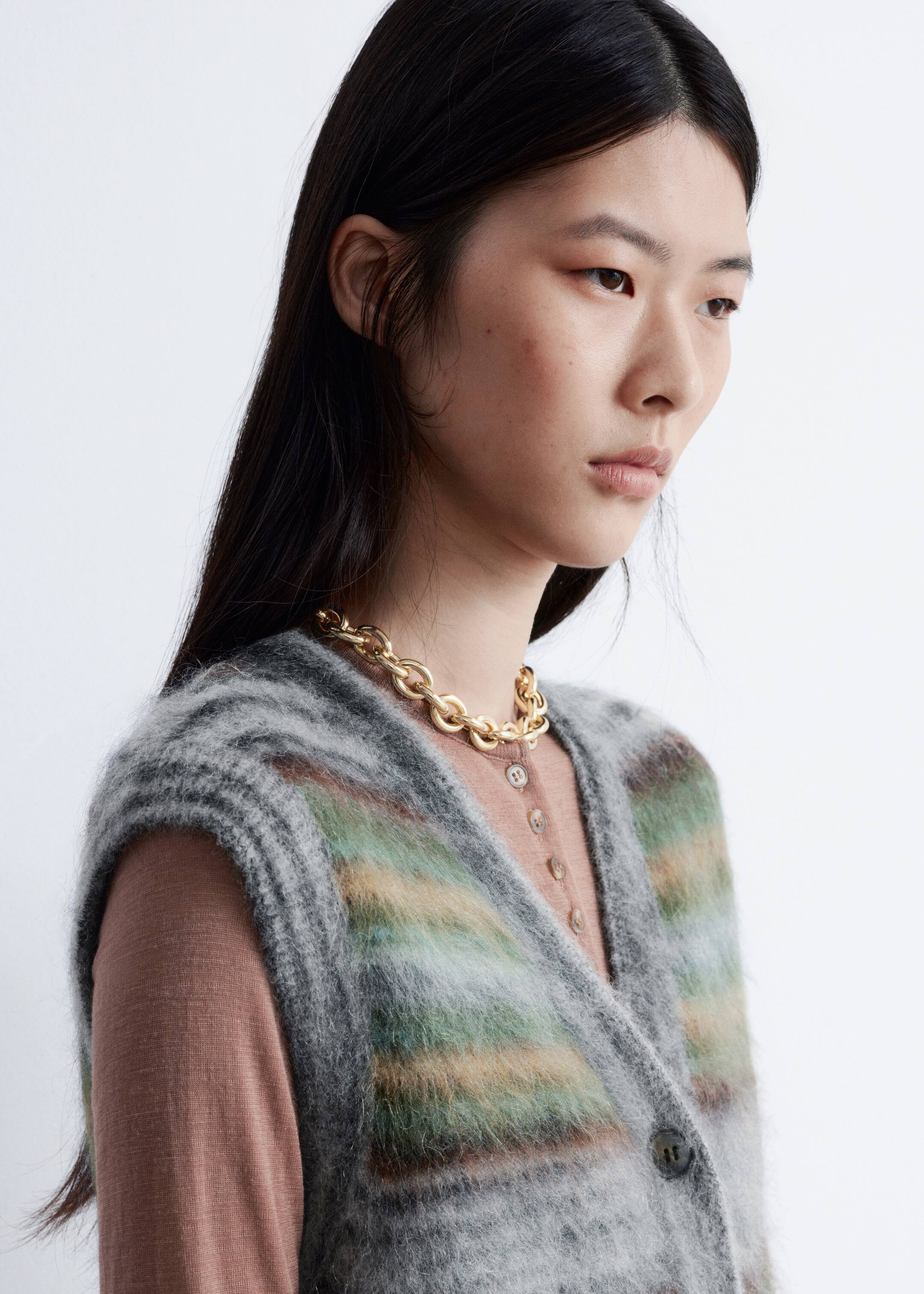 Grösseres Bild ansehen: Strickweste mit gebürsteter Textur - Grau/Grün gestreift - DAMEN | H&M CH 4