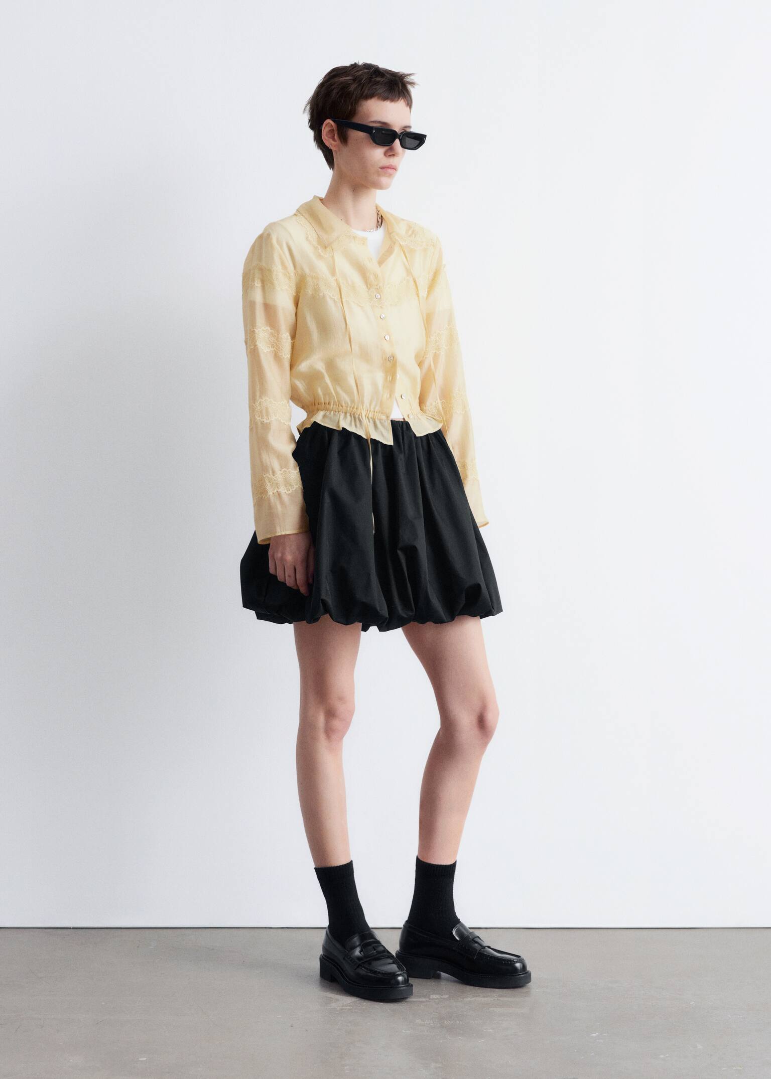 Langærmet blondebluse - Lysegul/Sort - 7