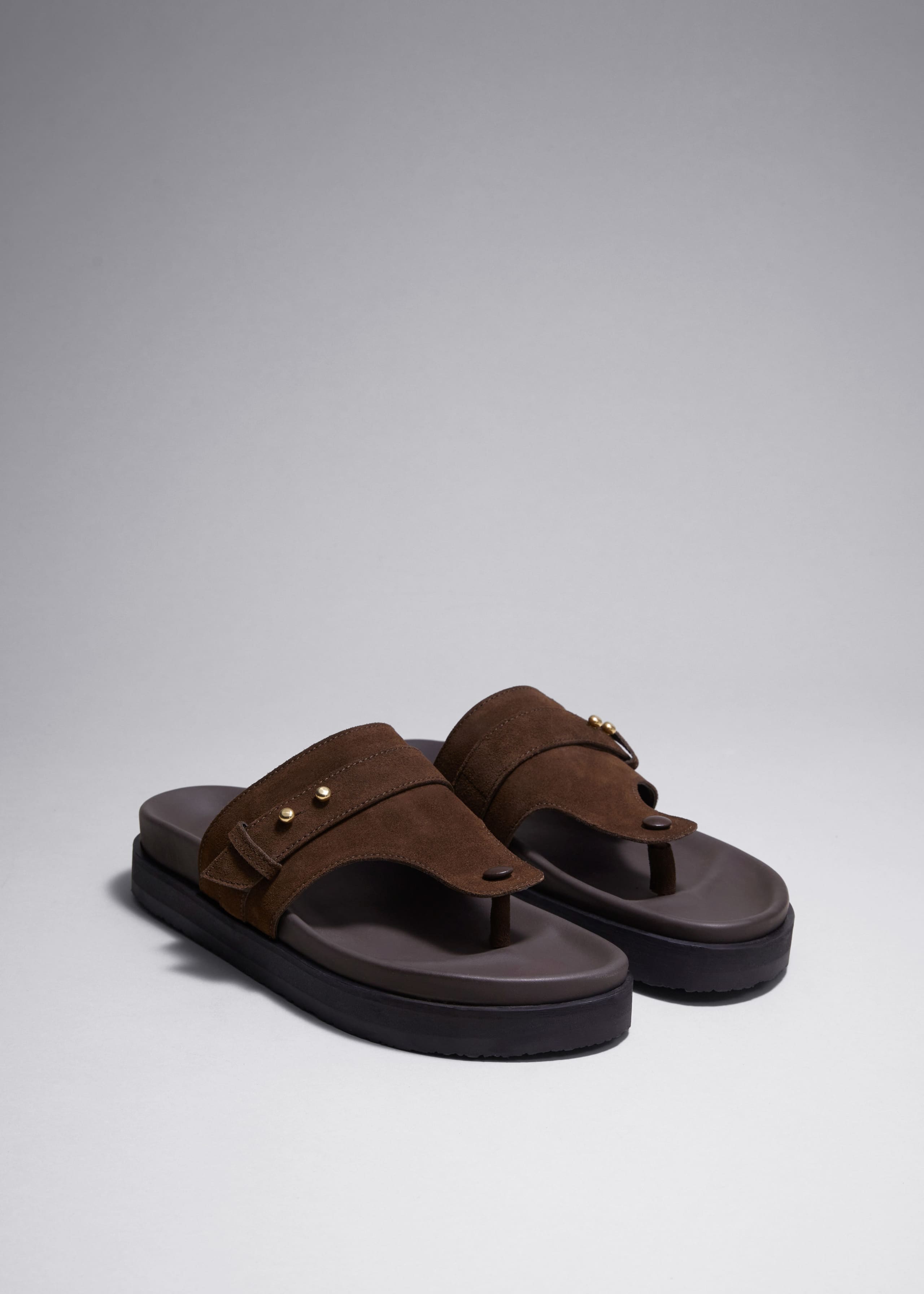 Chunky flip-flops i läder – Brun – stilleben