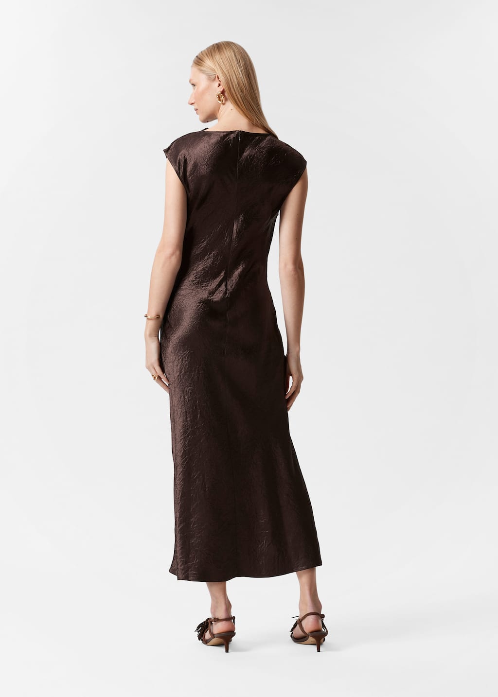 Midiklänning i satin med kort arm – Ljusgrön – lookbook