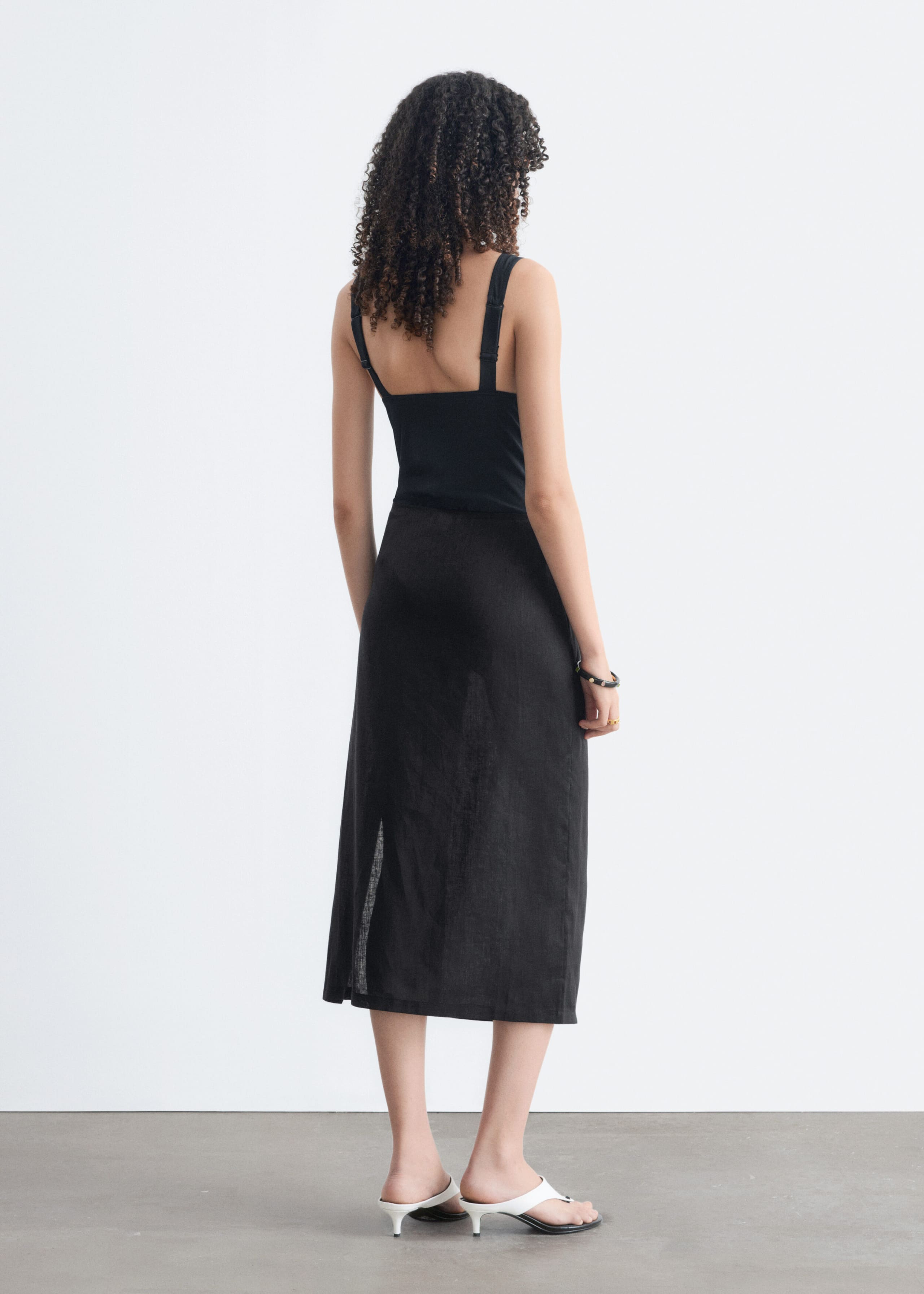 Tie-Band Linen Sarong - Black - Still Life