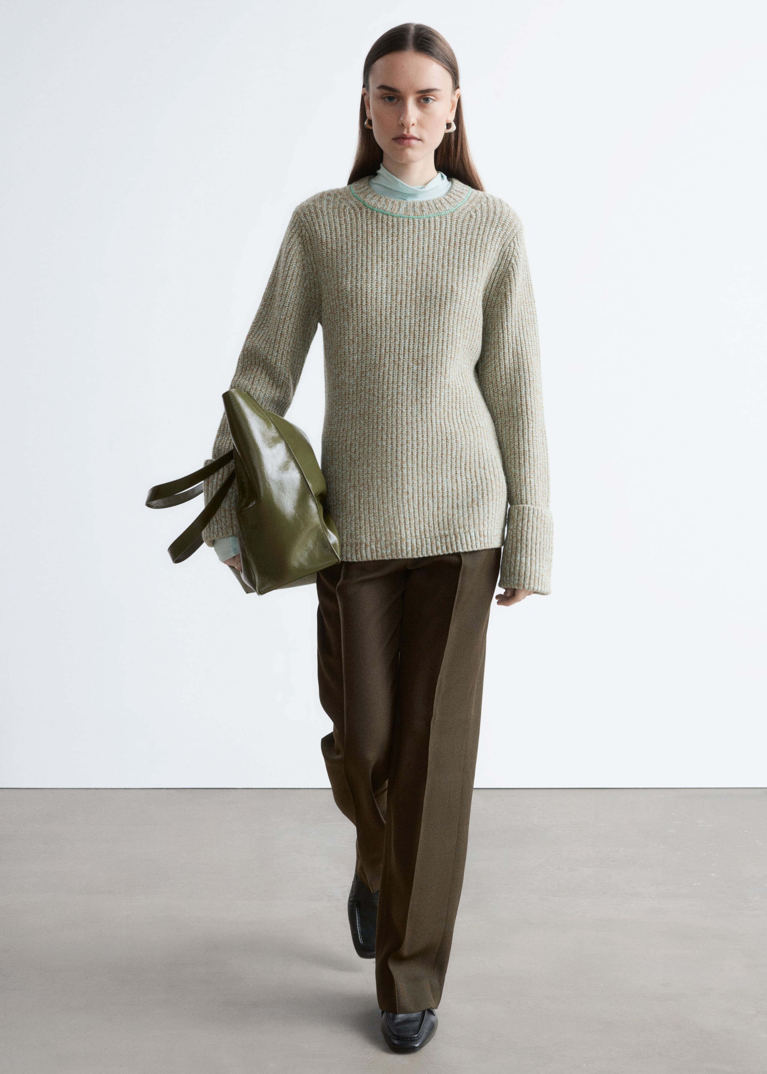 Image of Maglione in lana con cuciture a contrasto