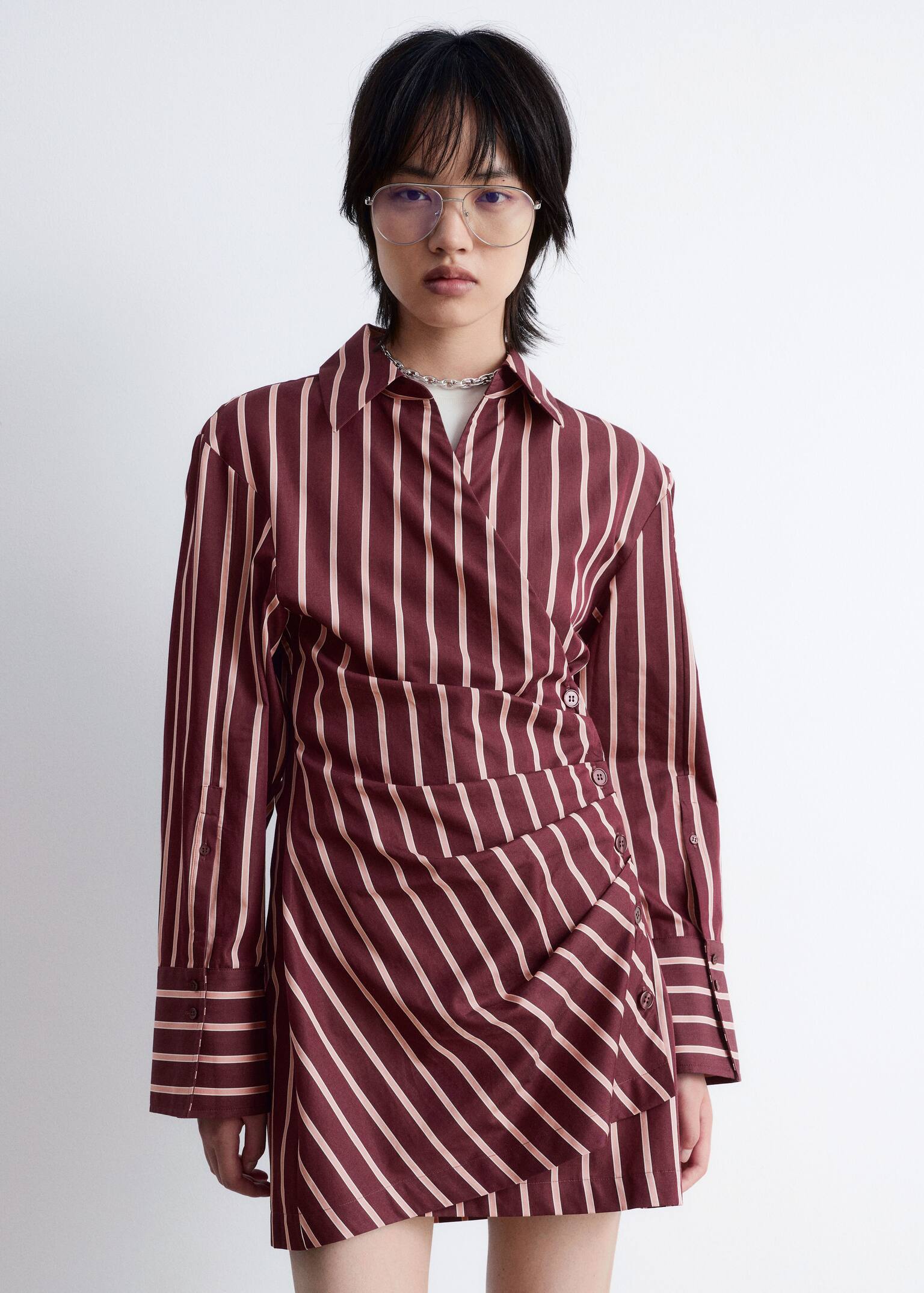 Kort slå om-skjortekjole - Mørkerød/lyserøde striber/Lyseblå/brune striber - 3