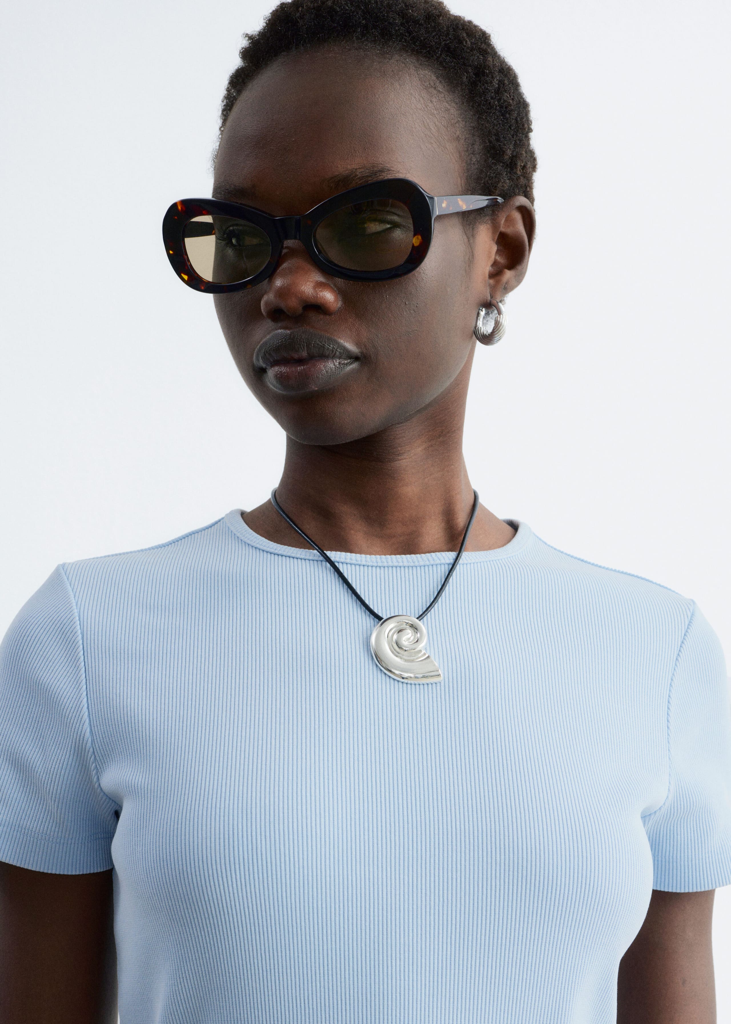 Midiklänning i trikå – Dov salviagrön – lookbook