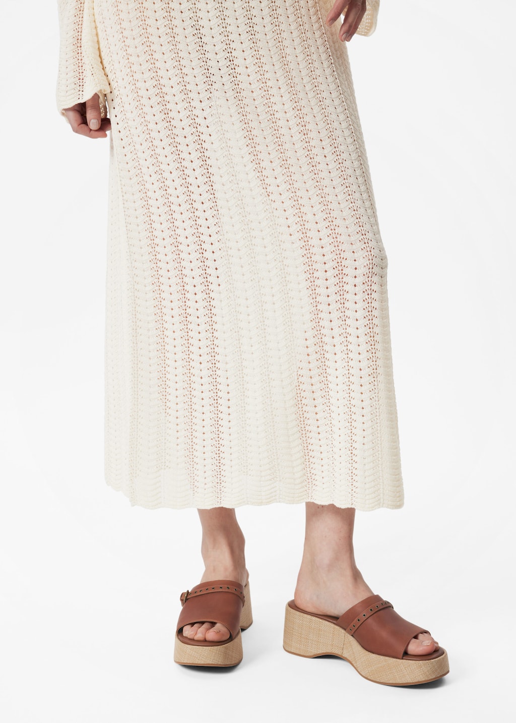 Mules in pelle scamosciata con plateau - Cognac - Lookbook