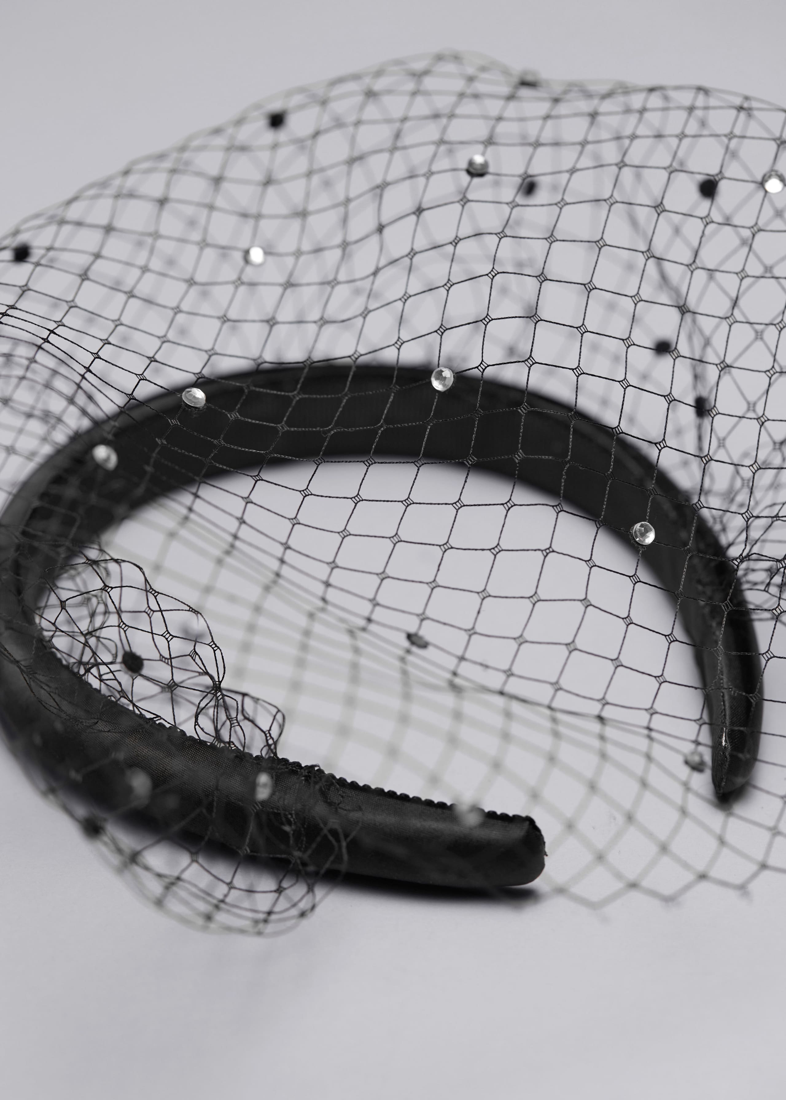 Diadema Alice con detalle de velo voilette - {{variantName}} - Detalle descriptivo