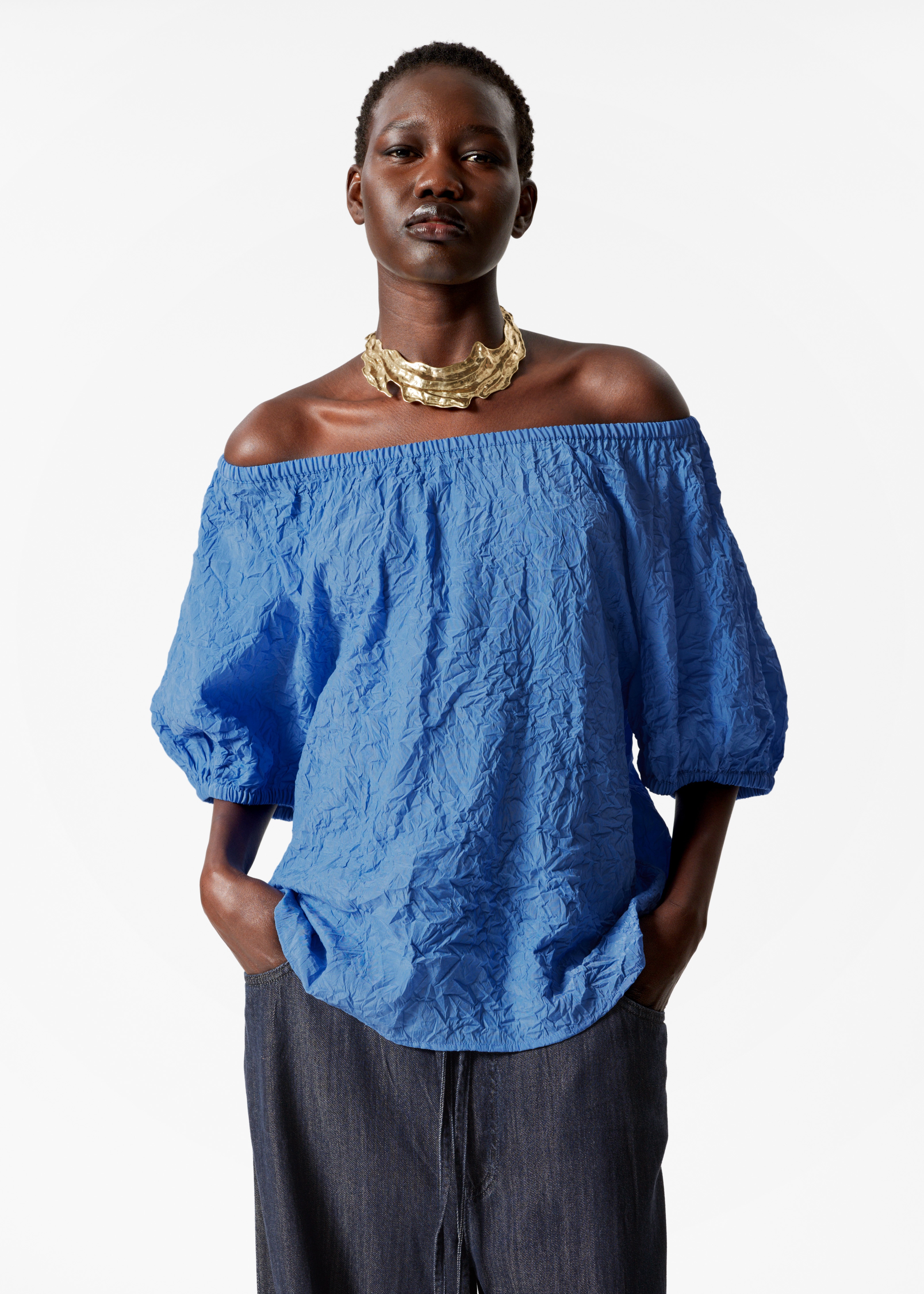 Strukturierte Bluse mit kurzen Ärmeln - Blau/Beige