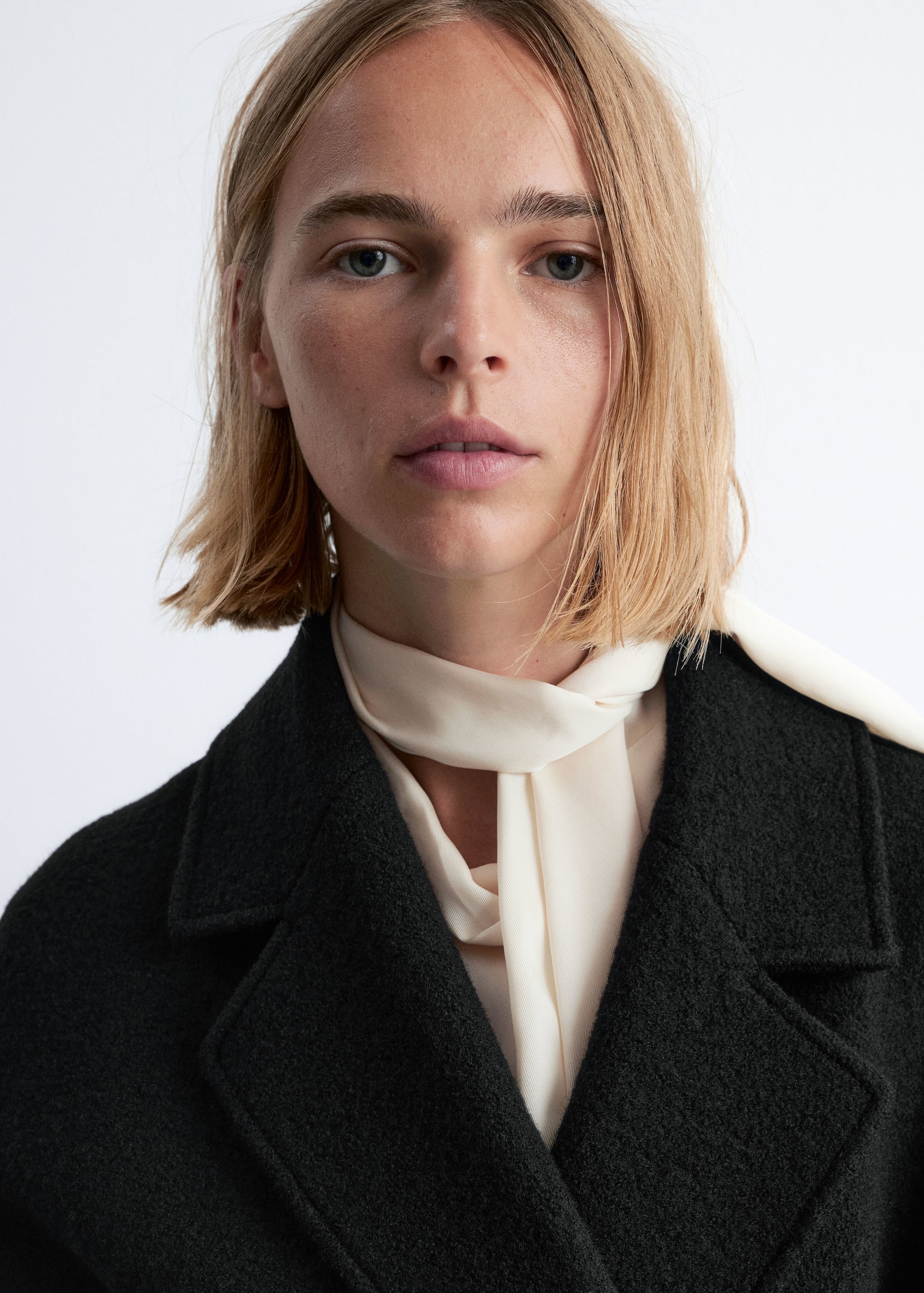 Visualizza immagine più grande: Cappotto voluminoso in lana con cintura - Nero - DONNA | H&M IT 4